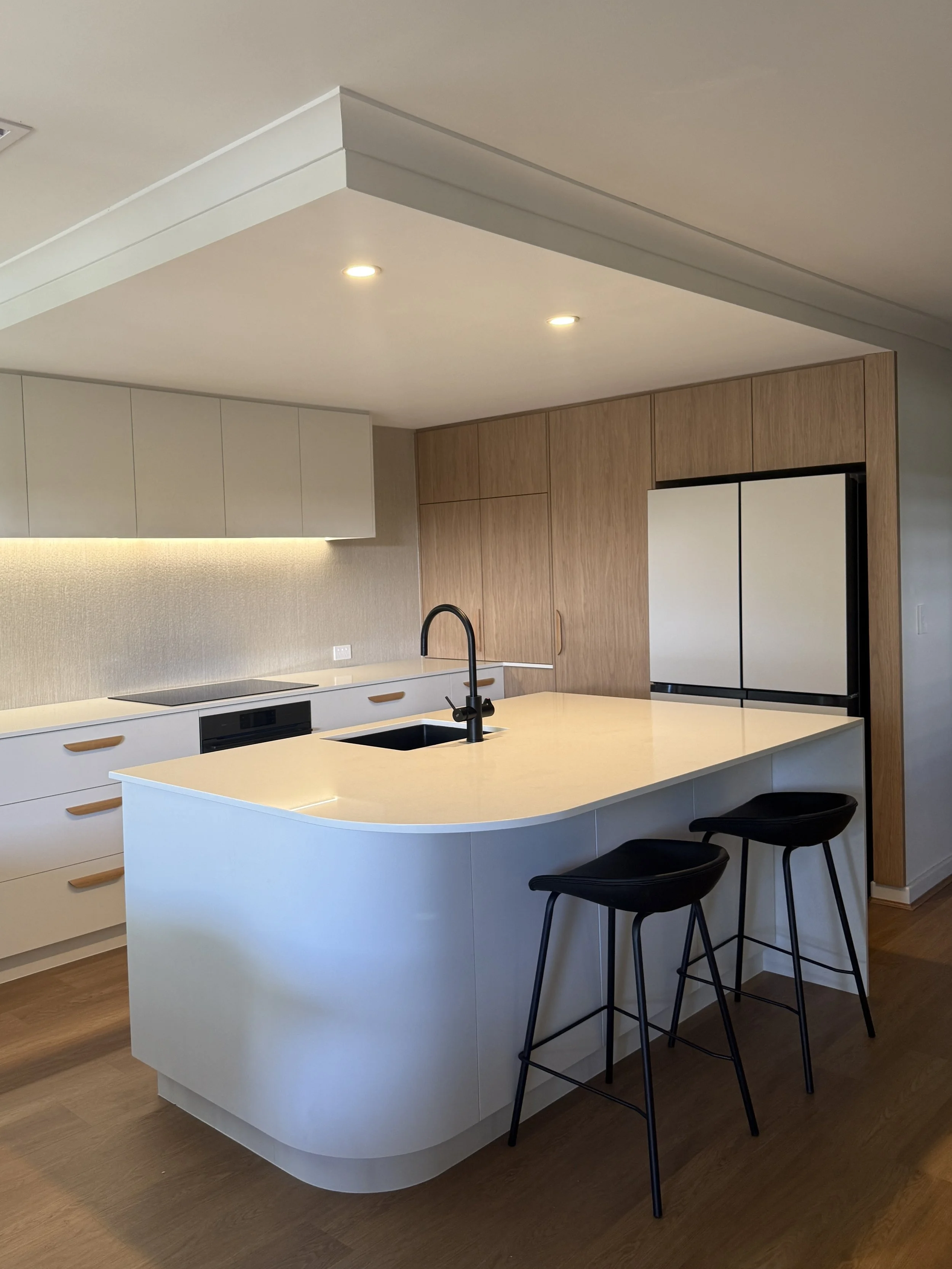 Perth kitchen renovation by Graziani Tiling & Renovations (GTR Renovations), featuring island bench installation, splashback tiling, and high‑quality renovation finishes.