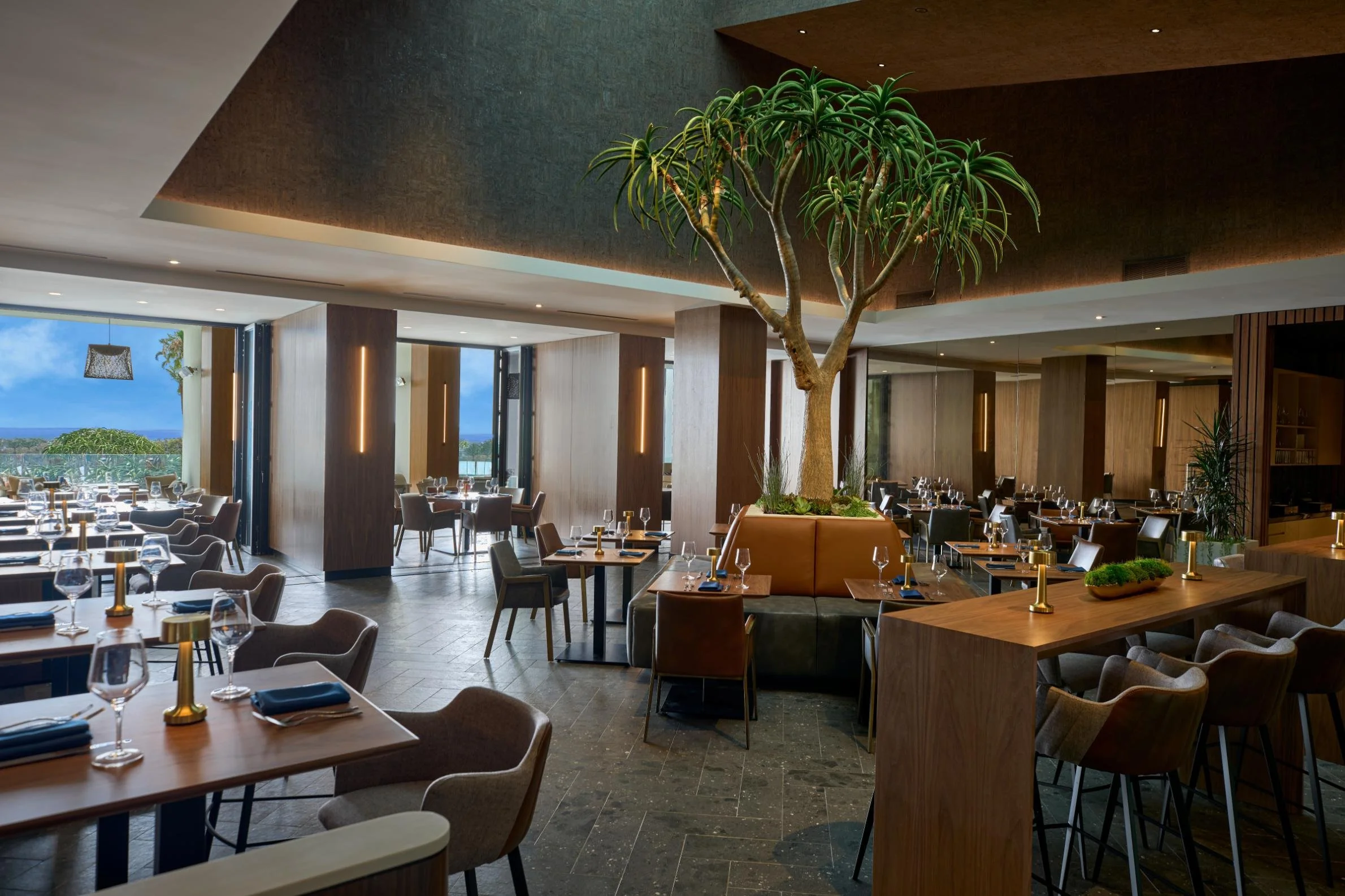 Restaurant_View_Towards_Lanai_4475_V3.jpg