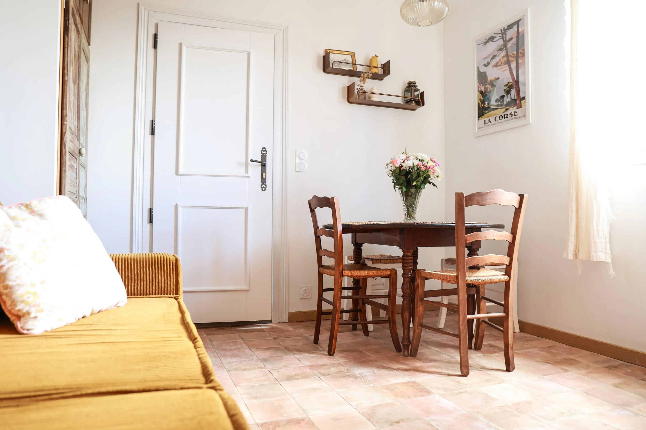 séjour avec canapé et coin repas, Casa di Lume, Nonza Cap Corse