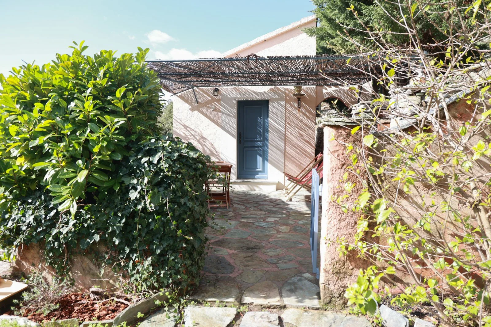 terrasse ombragée avec pergola et entrée indépendnate, Casa di Lume à Nonza Cap Corse