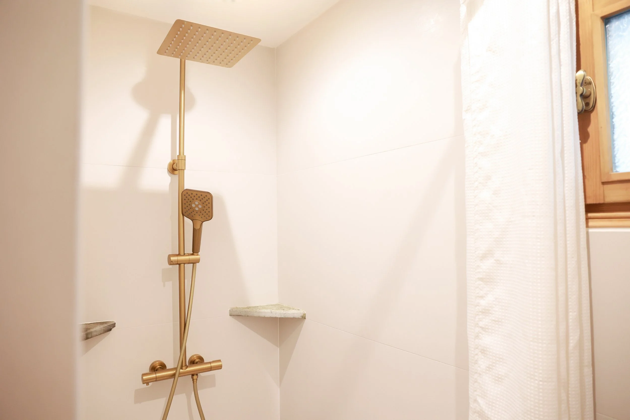 Douche à Casa l'Ombria à Nonza Cap Corse