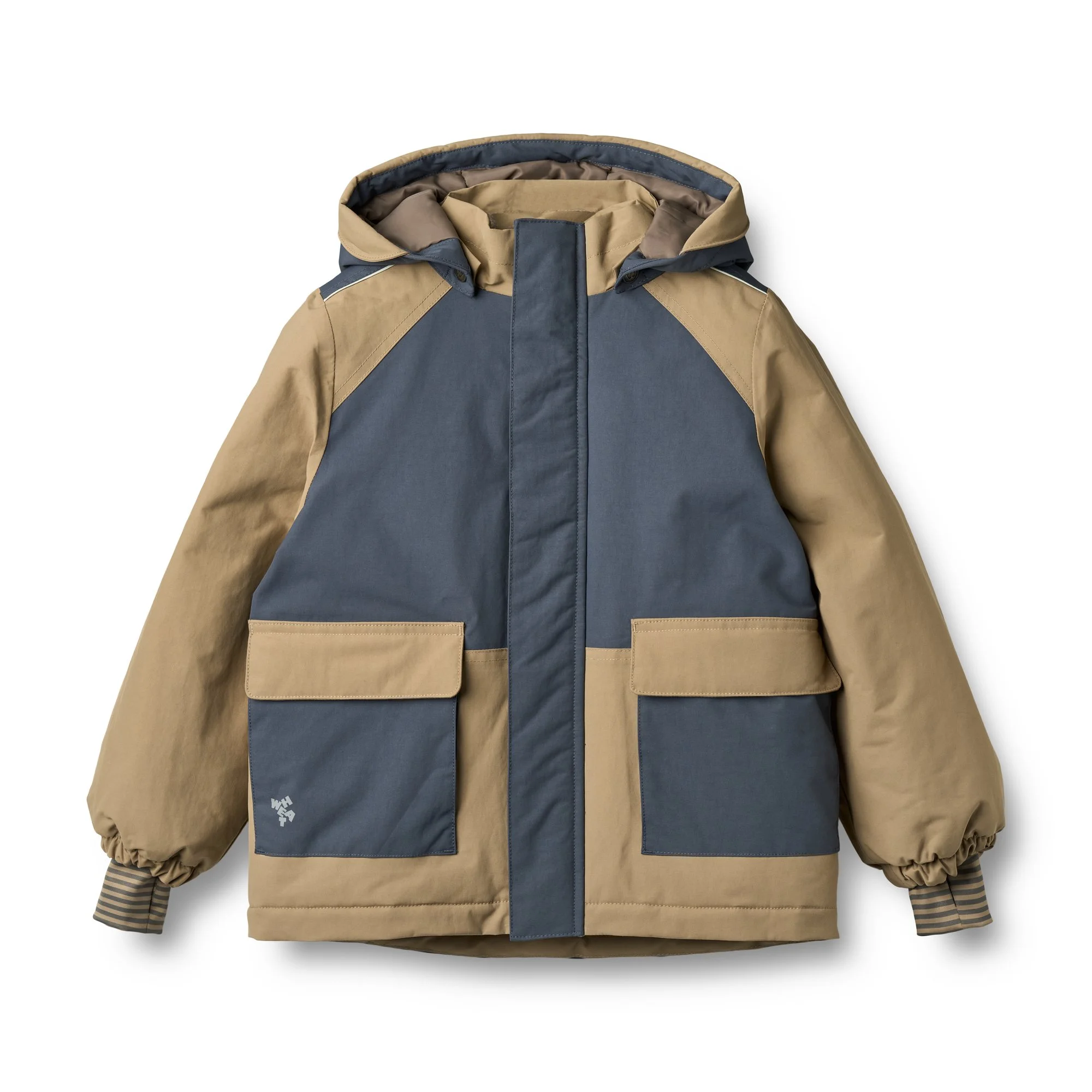 Jacket Laust. A durable waterproof winter shell with taped seams, removable hood, and recycled materials.