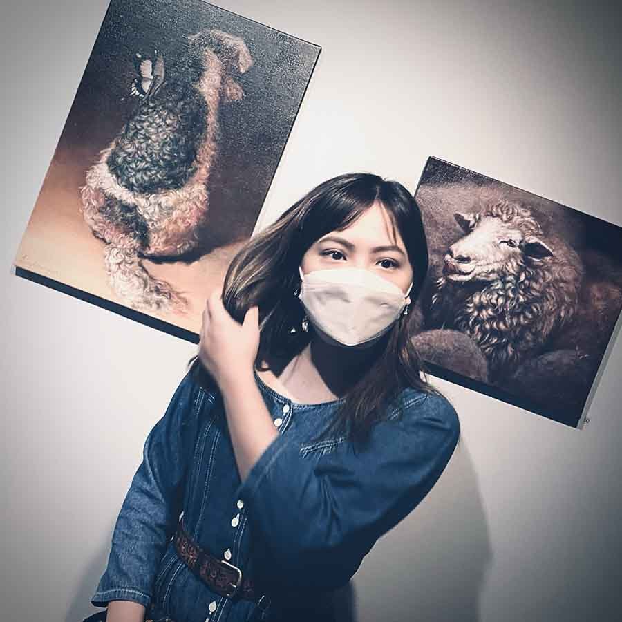 TzuHsinYeh and her artwork at exhibition 葉子欣畫作 女性藝誌2 宛儒畫廊