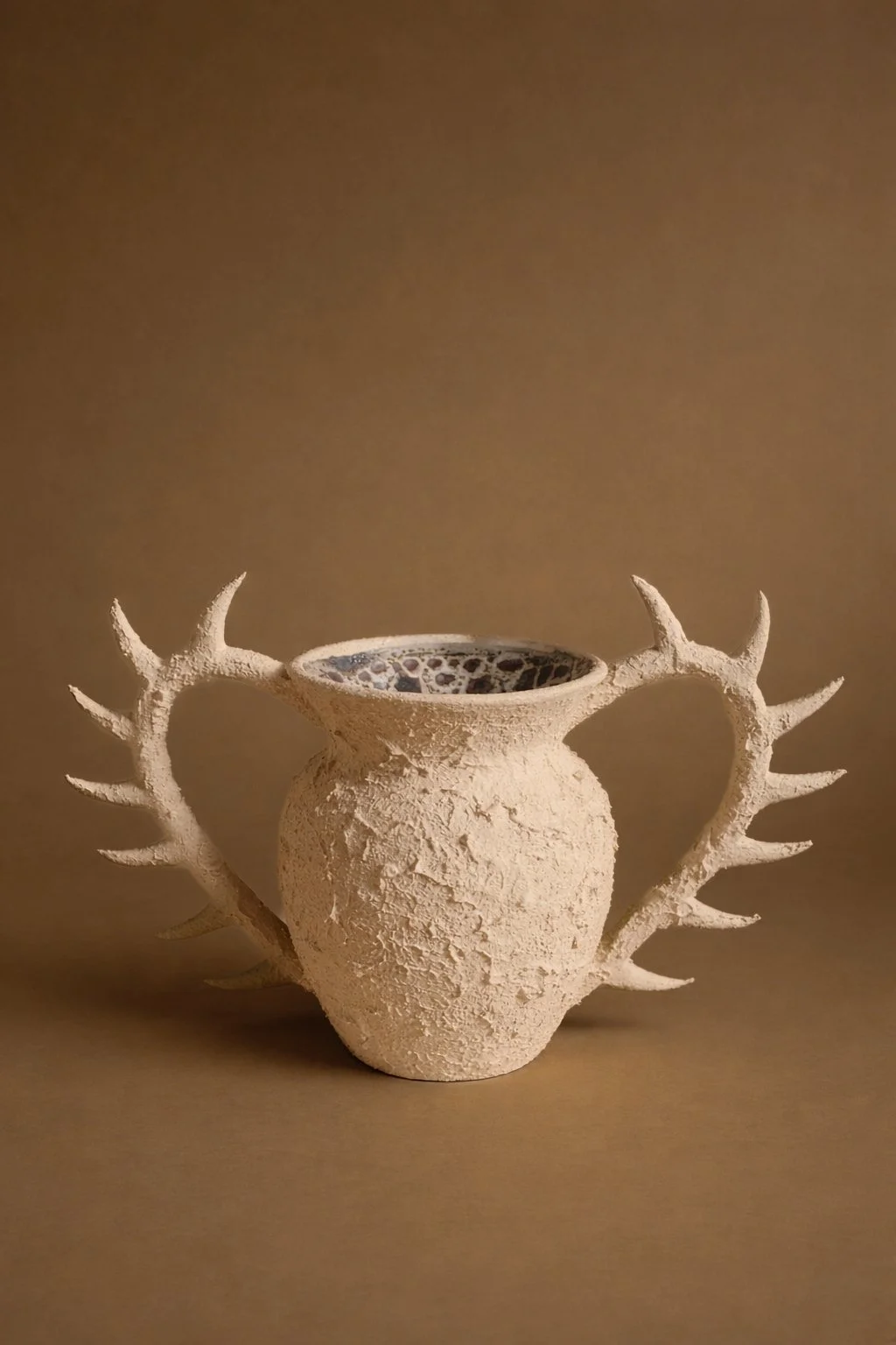 Vase sauvage grès blanc cassé