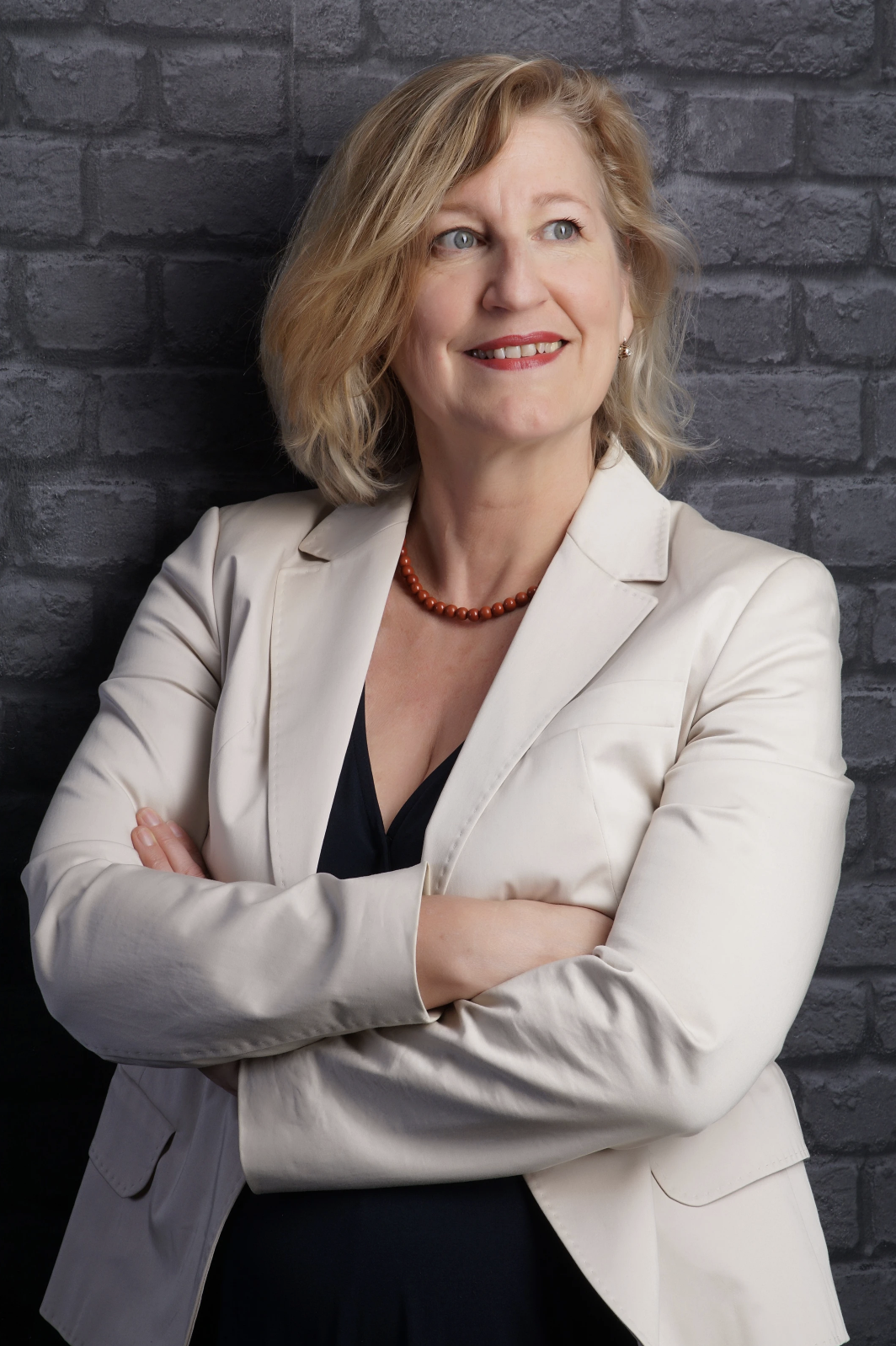 Bertine Van Hoof Managing director Work Wise, Senior HRD advisor Here from Holland.