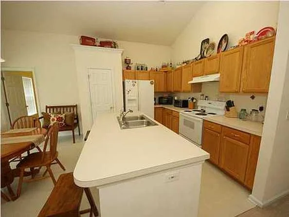 Kitchen BEFORE...
