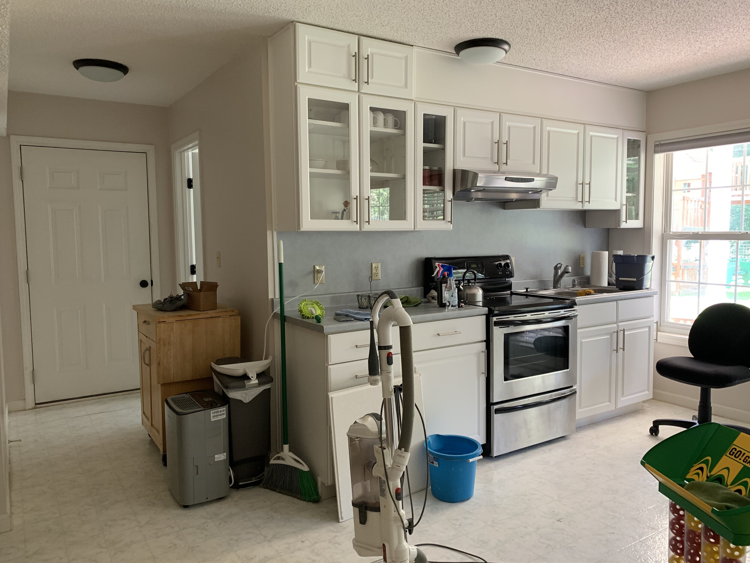 Guest Kitchen BEFORE...