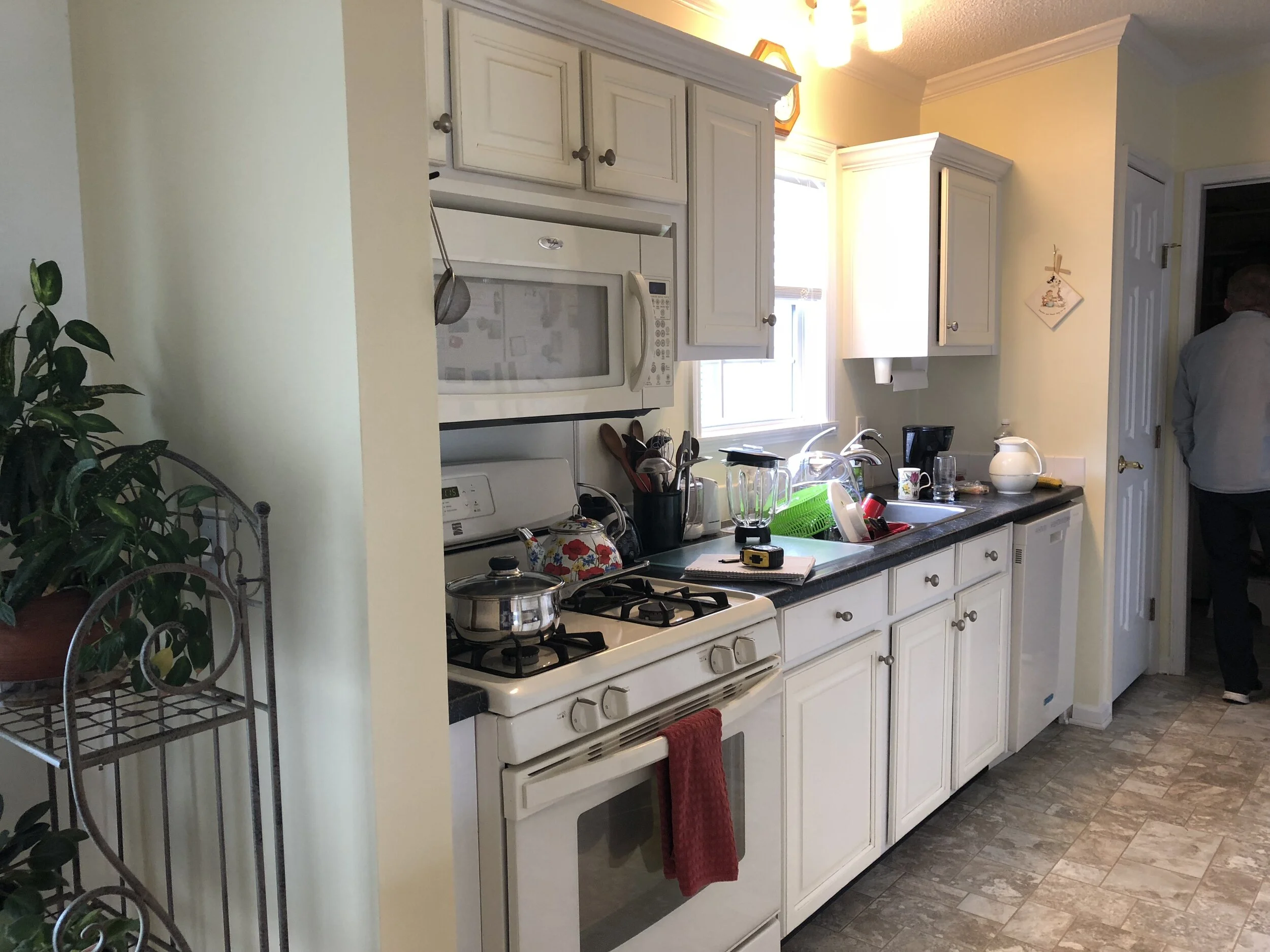 Kitchen 1 BEFORE...
