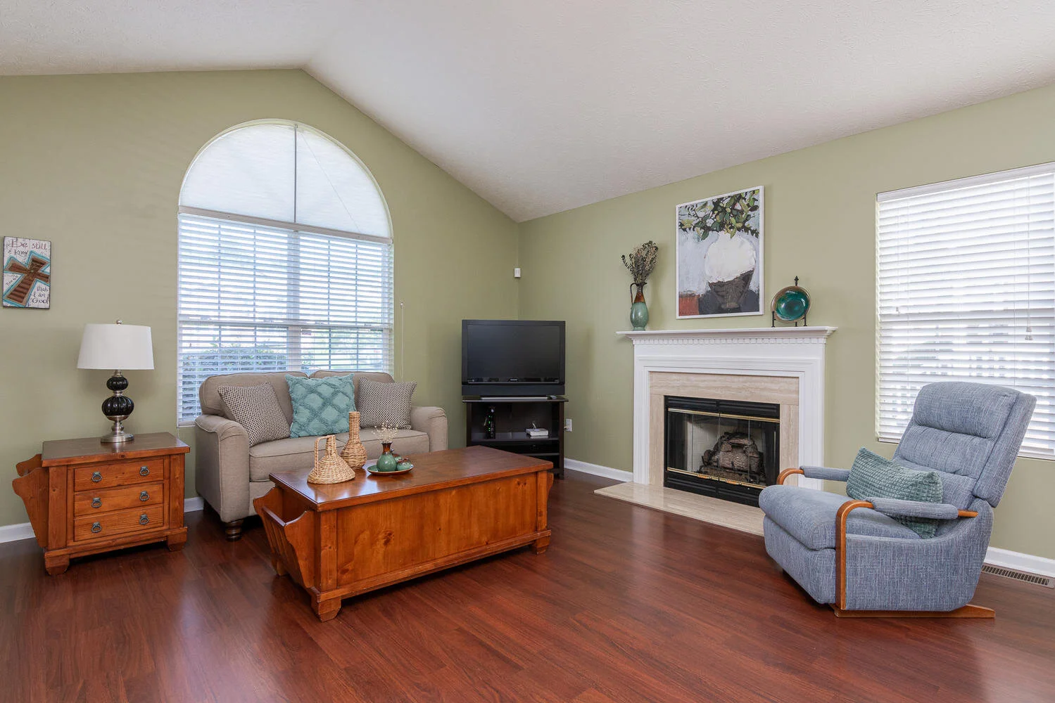 ...Living Room AFTER!