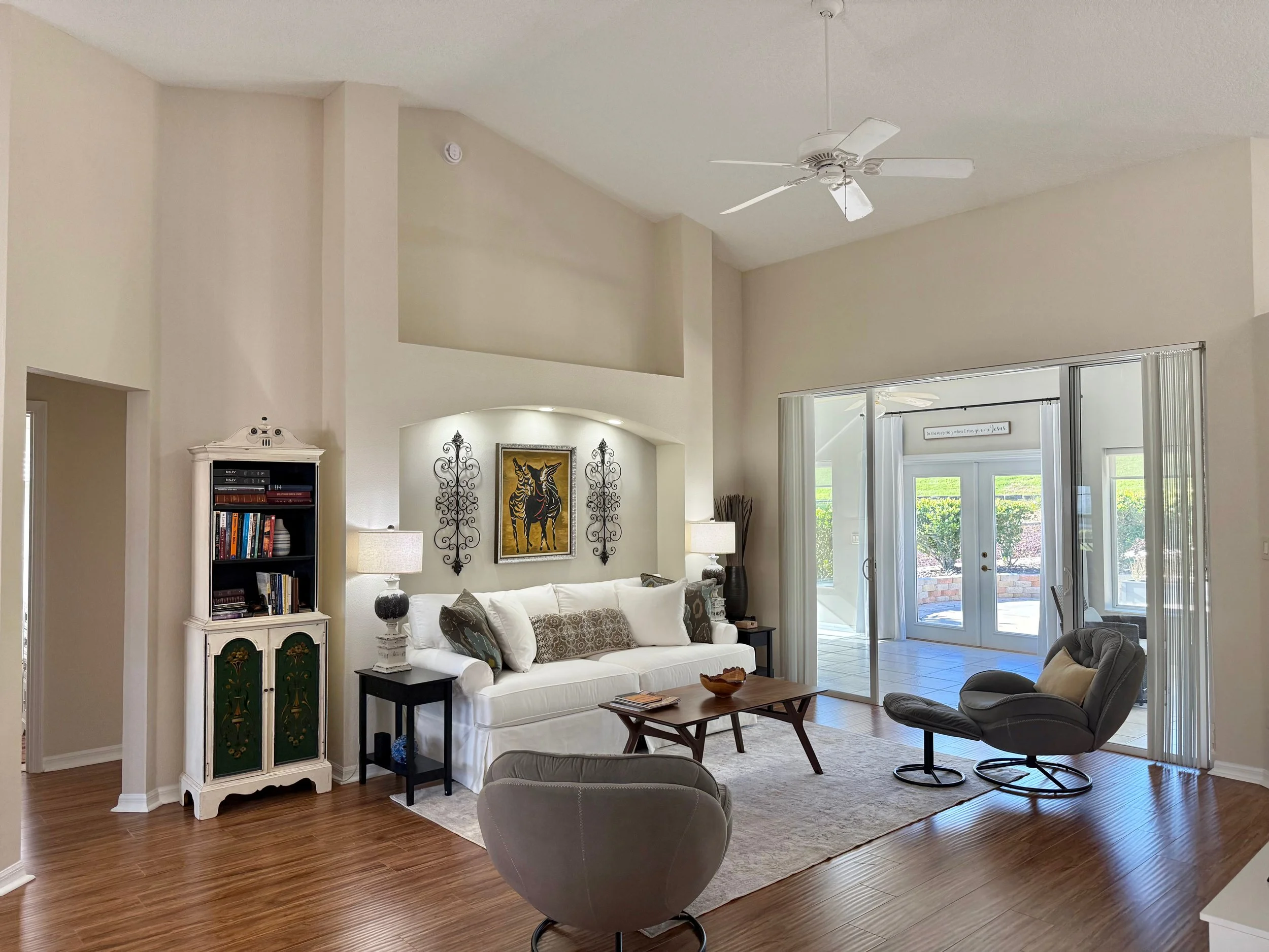 sawgrasslivingroom2.jpg