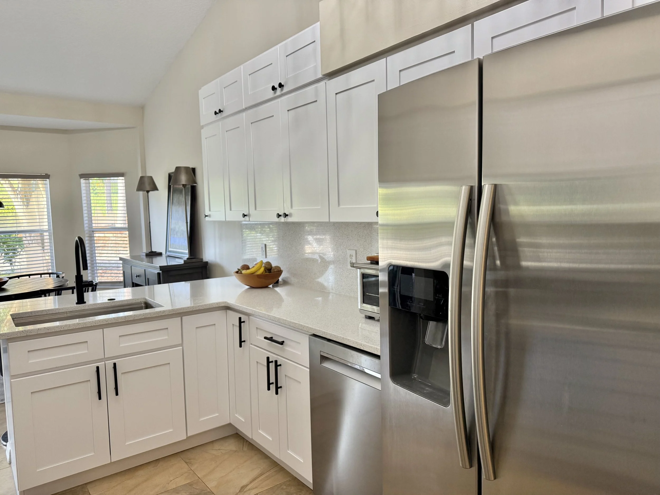 kitchenbacksplasthbefore.jpeg