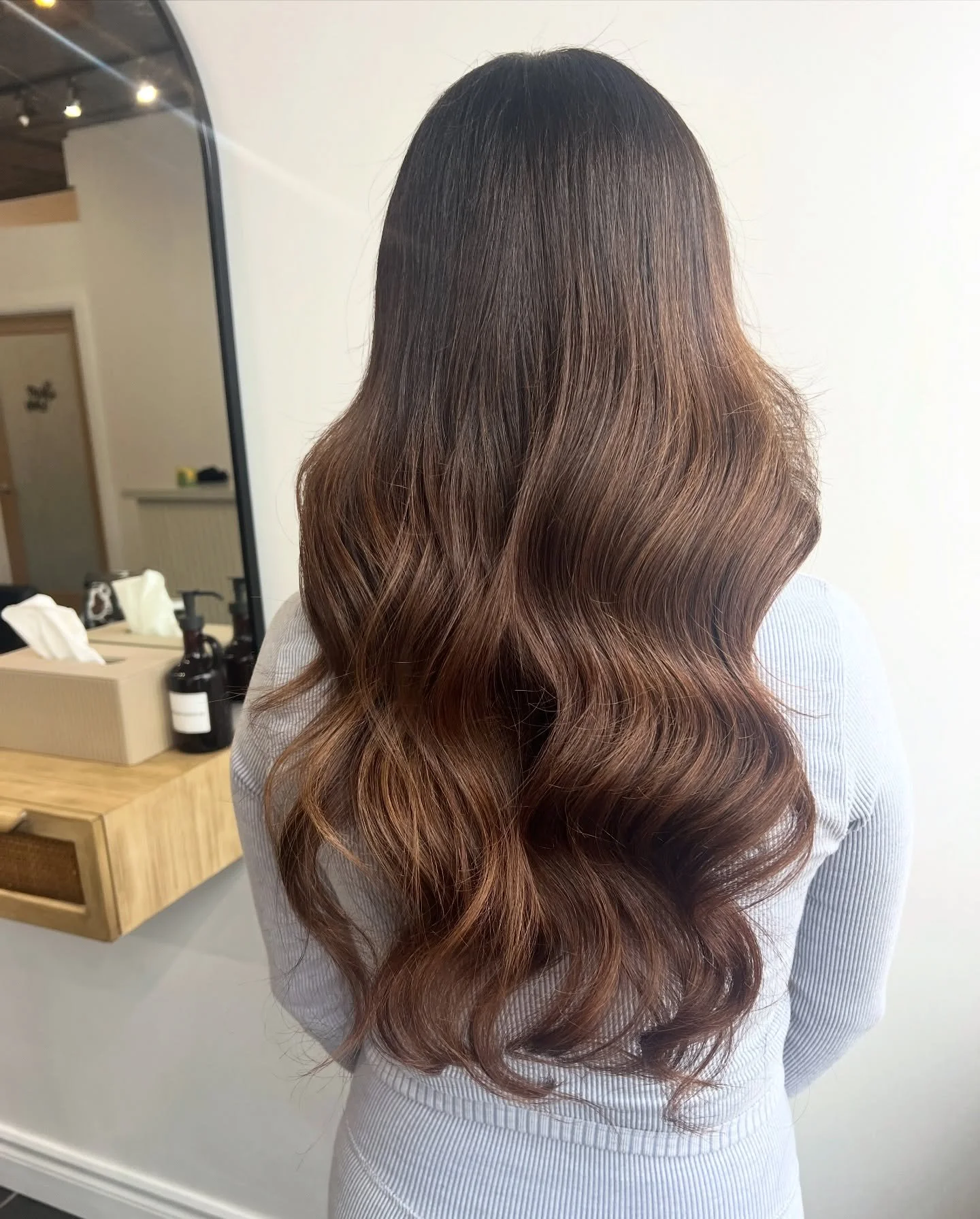Colour @jazmincolourist ✨
Style @sofia.stylist 
 @studiolco 

#WarmHairColor
#GoldenHair
#HoneyBalayage
#CaramelHair
#HairTransformation
#NewHair
#HairInspo
#GoldenHour
#Brunette
#Balayage
#HairGoals