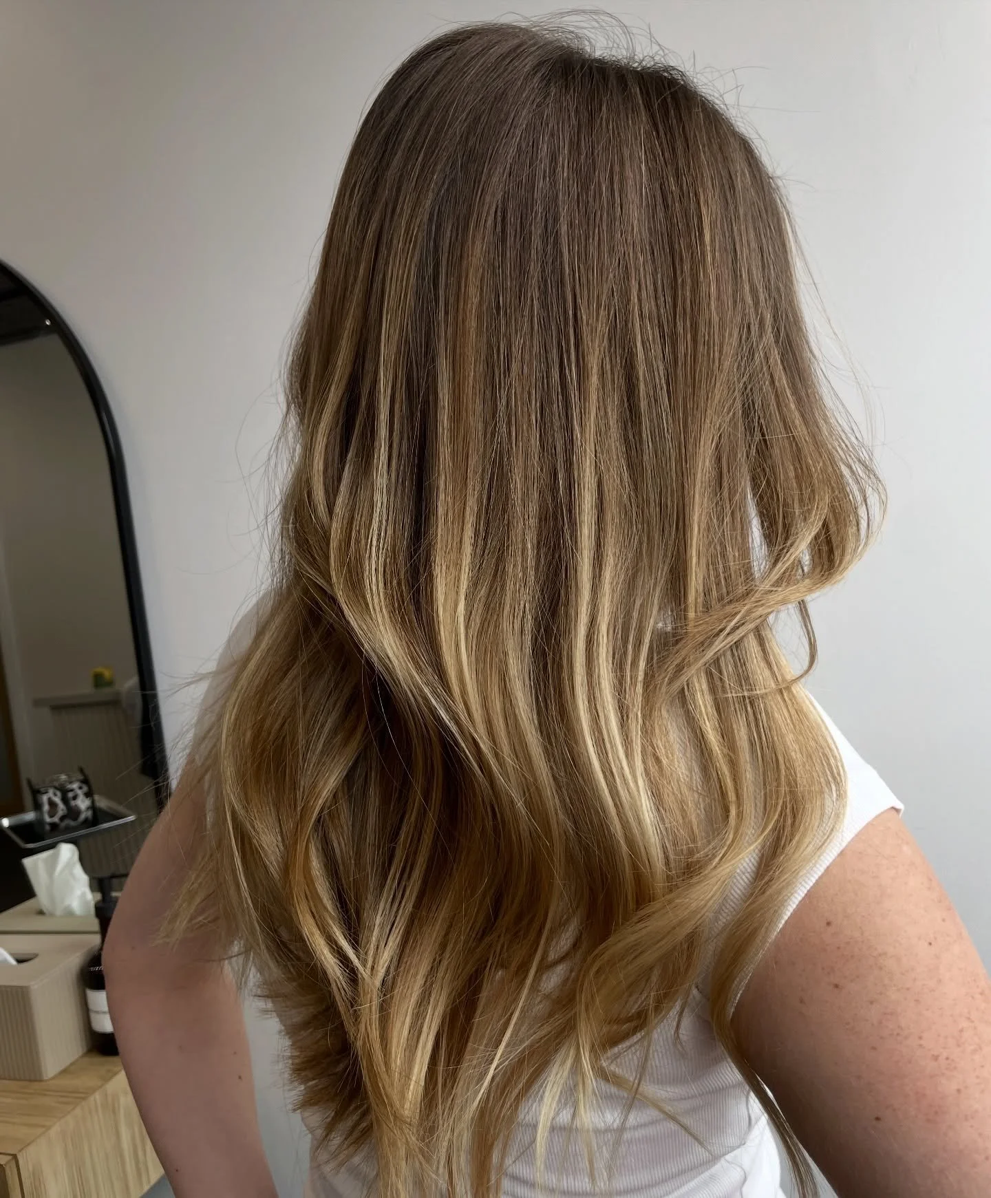 Soft layers @tara_lorenzoni85 ✨
@studiolco 
#haircut
#hairstyles
#hairideas
#hairinspo
#hairoftheday
#hairtrends
#hairfashion
#hairgoals
#hairtransformation