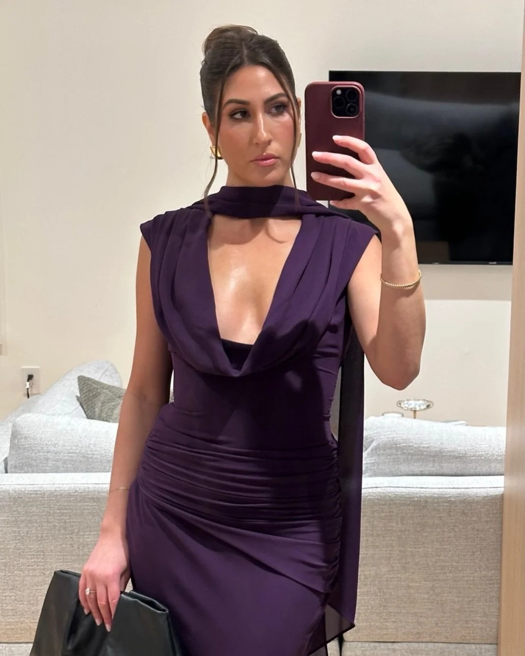 Updo season is officially here 💜
Serving sleek, snatched, and stunning ✨
Updo by @sofia.stylist 
#bridalhair #softglam #elegantupdo #bridalstyle #updo