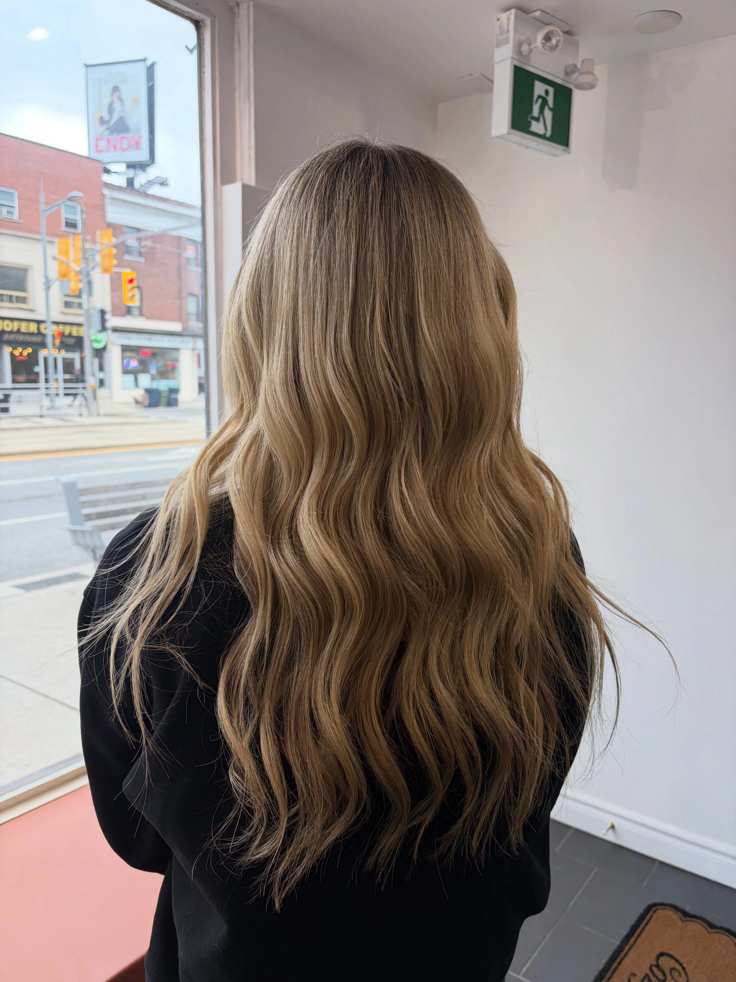 Soft dimension, seamless blends &amp; the prettiest lived-in blonde ✨
Highlights by @jazmincolourist 
Haircut by @tara_lorenzoni85 🤍

Just a little reminder that the studio is closed tomorrow for the long weekend &mdash; we&rsquo;ll be back Wednesda