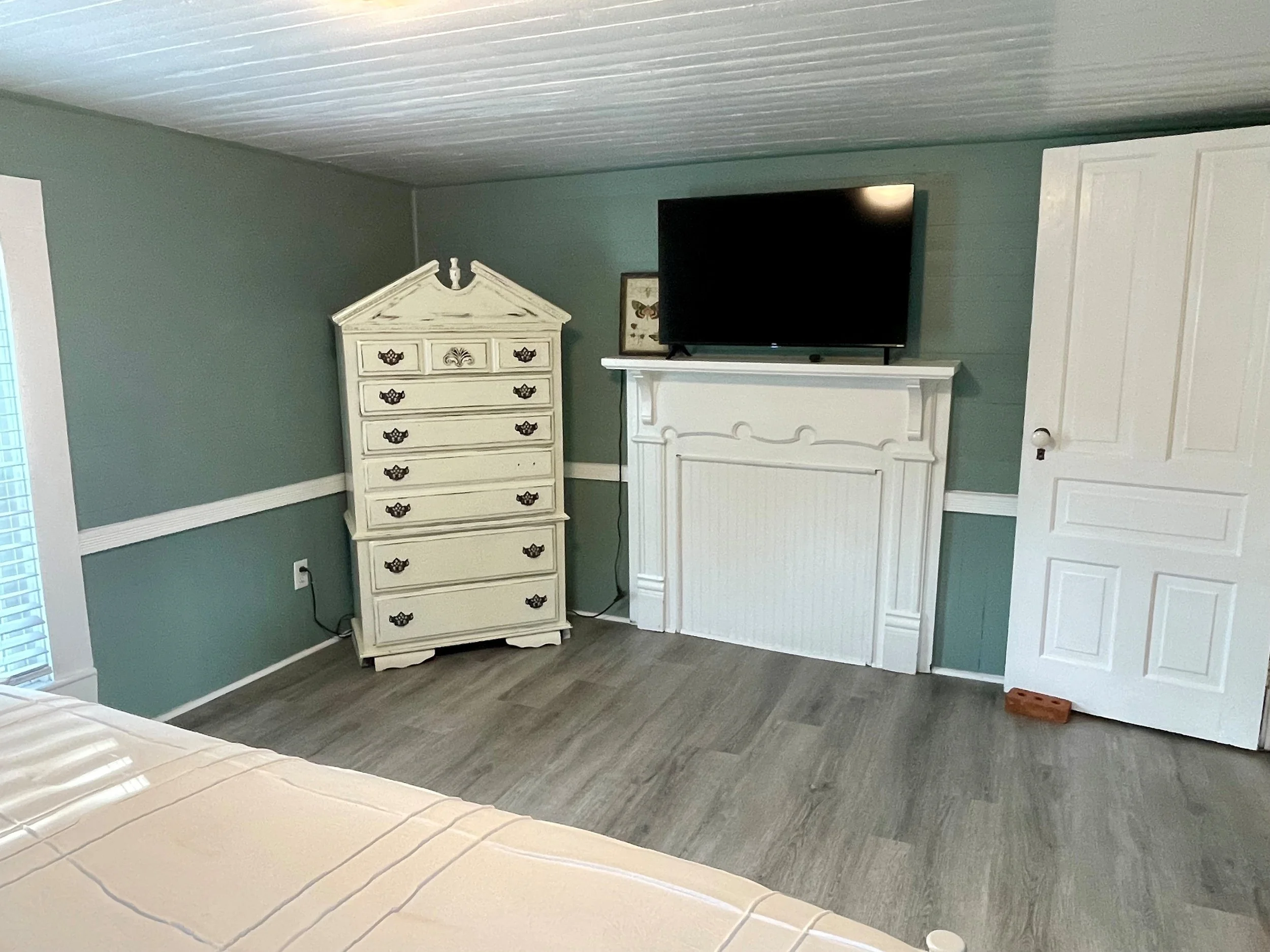 upstairs bedroom4.jpg