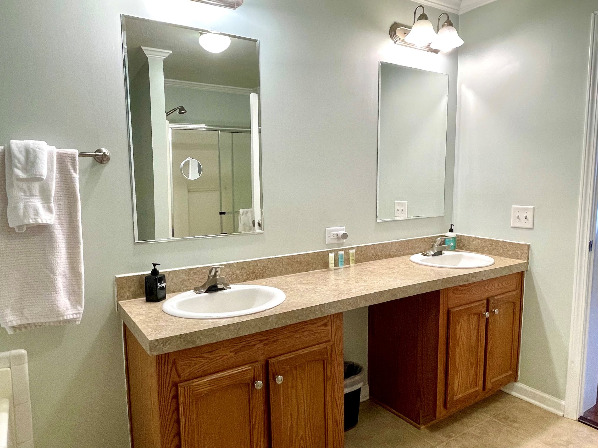 main bathroom4.jpg