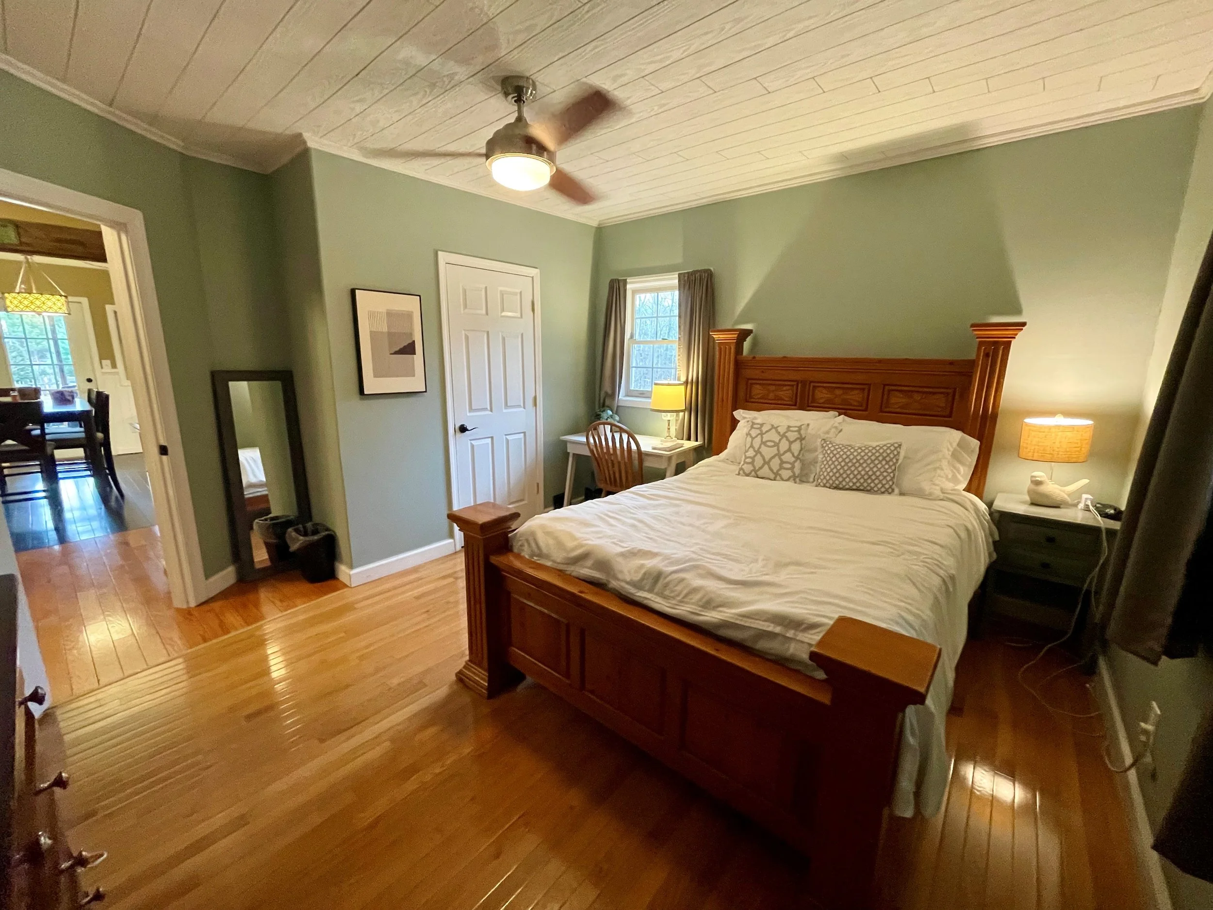bedroom1.jpg