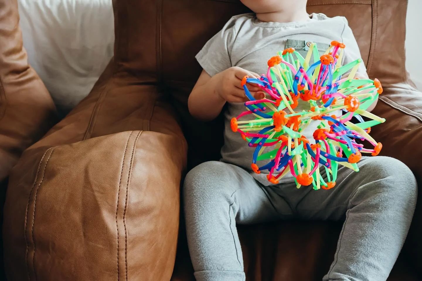 Teach kids to breathe and calm down in 1 minute 🌬️
 
Breathing exercises are one of the simplest tools to help kids (and adults!) manage emotions, release tension, and focus their minds. Using a visual aid like an expanding ball makes the concept of