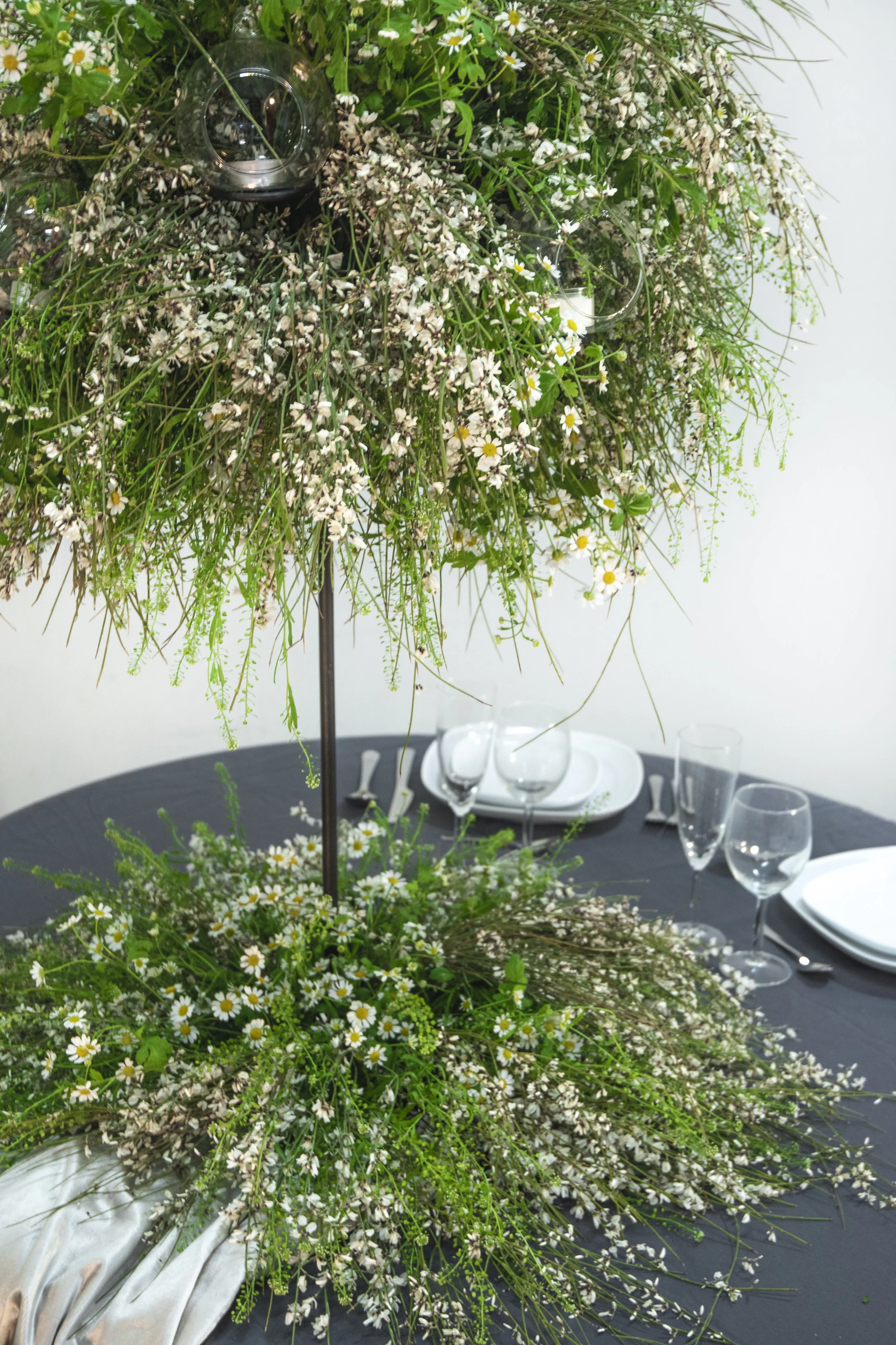 Floral Gravity 3 centro blanco-07.jpg