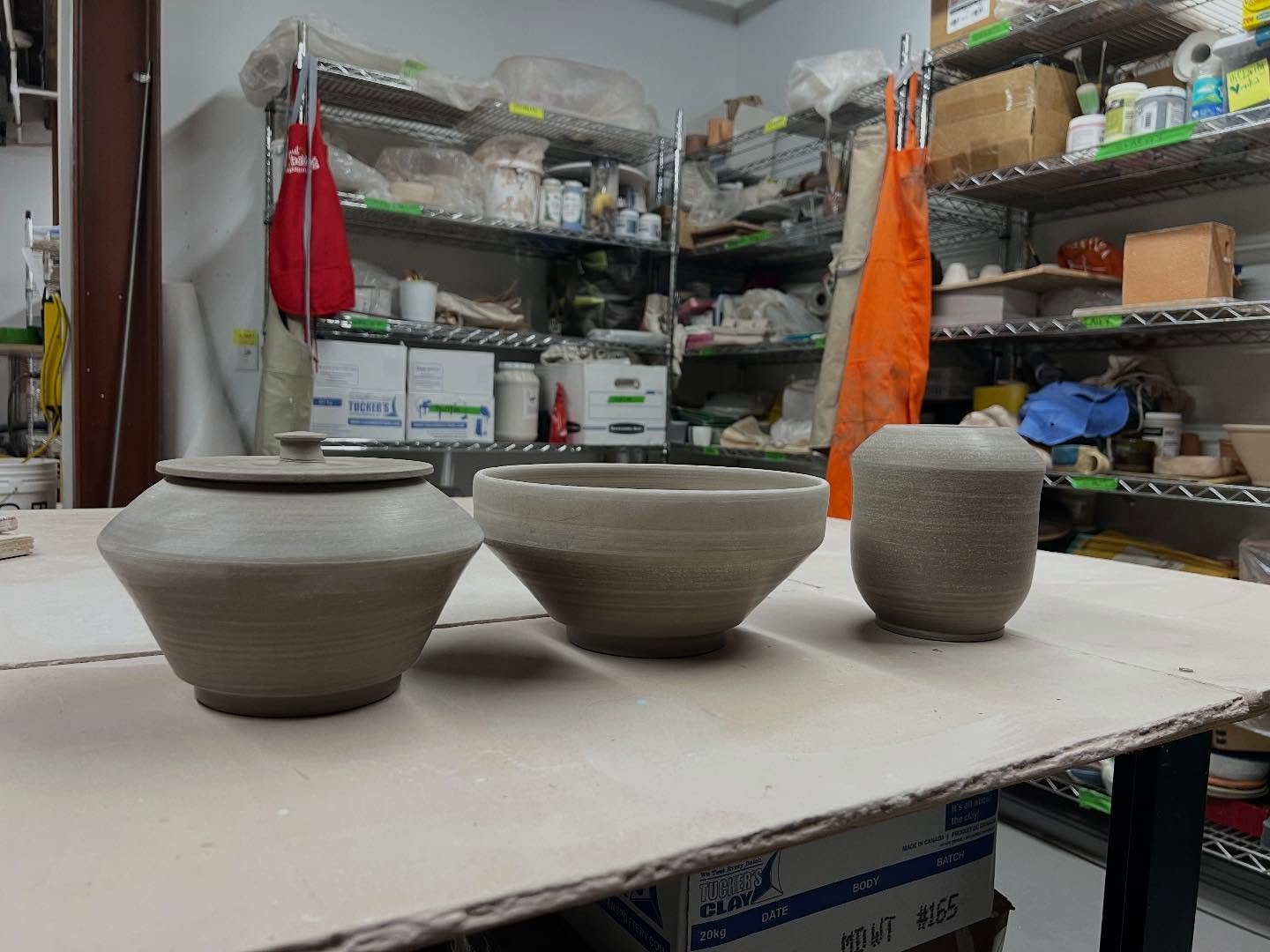After a month off between market prep and holiday travel it&rsquo;s good to know I can still sit down and throw some new things on the first go. Freshly trimmed and ready to fire! 

#ceramics #pottery #catskillsmountains #clay #hudsonvalleyny