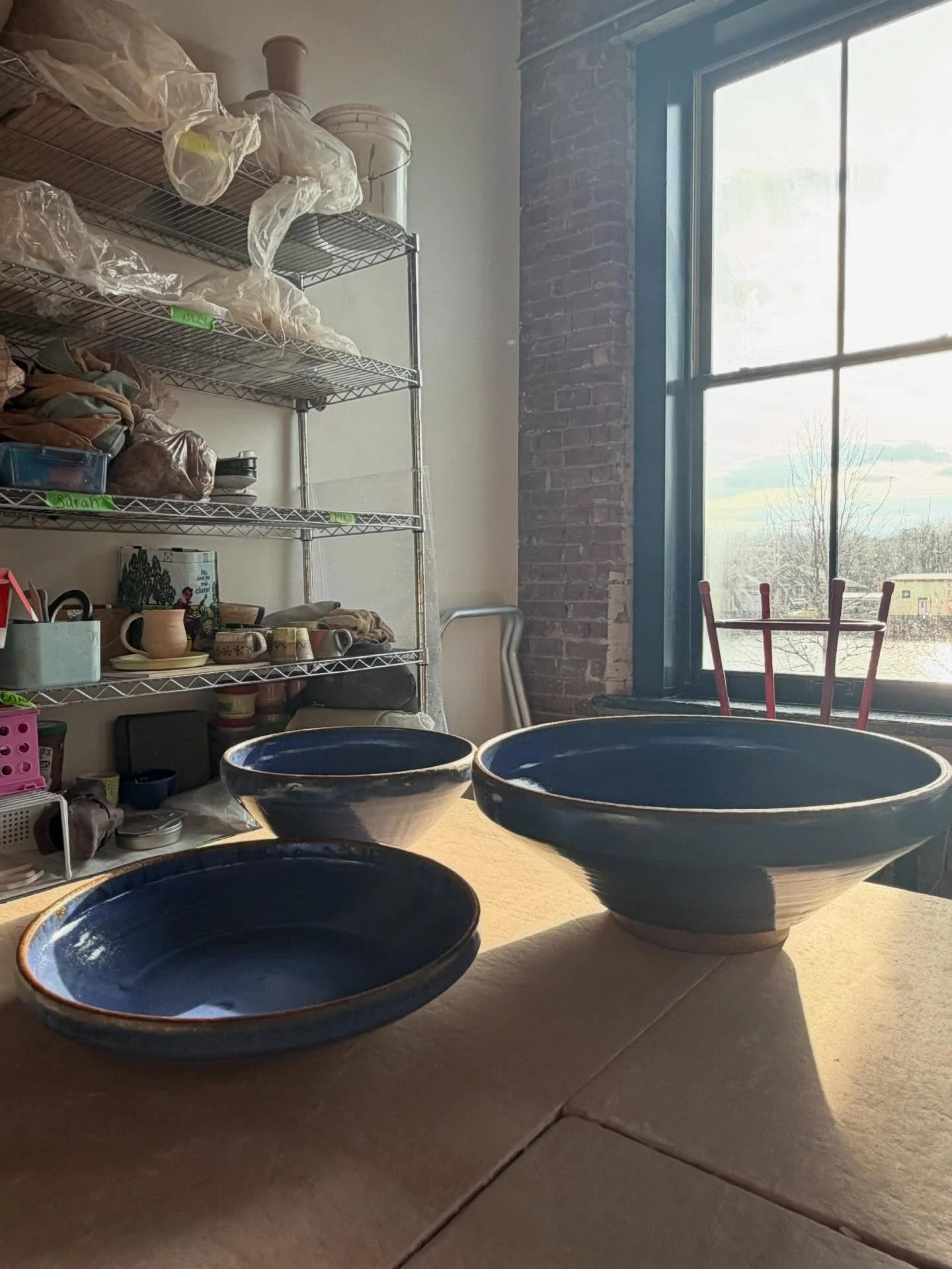 Loving the shimmer blue bowl set! I&rsquo;ll be selling these and many more pieces 4/11 and 4/12 at @returnbrewing WestFest! Come enjoy amazing music and other makers and buy some stuff!
#ceramics #hudsonvalleyny #hudson
