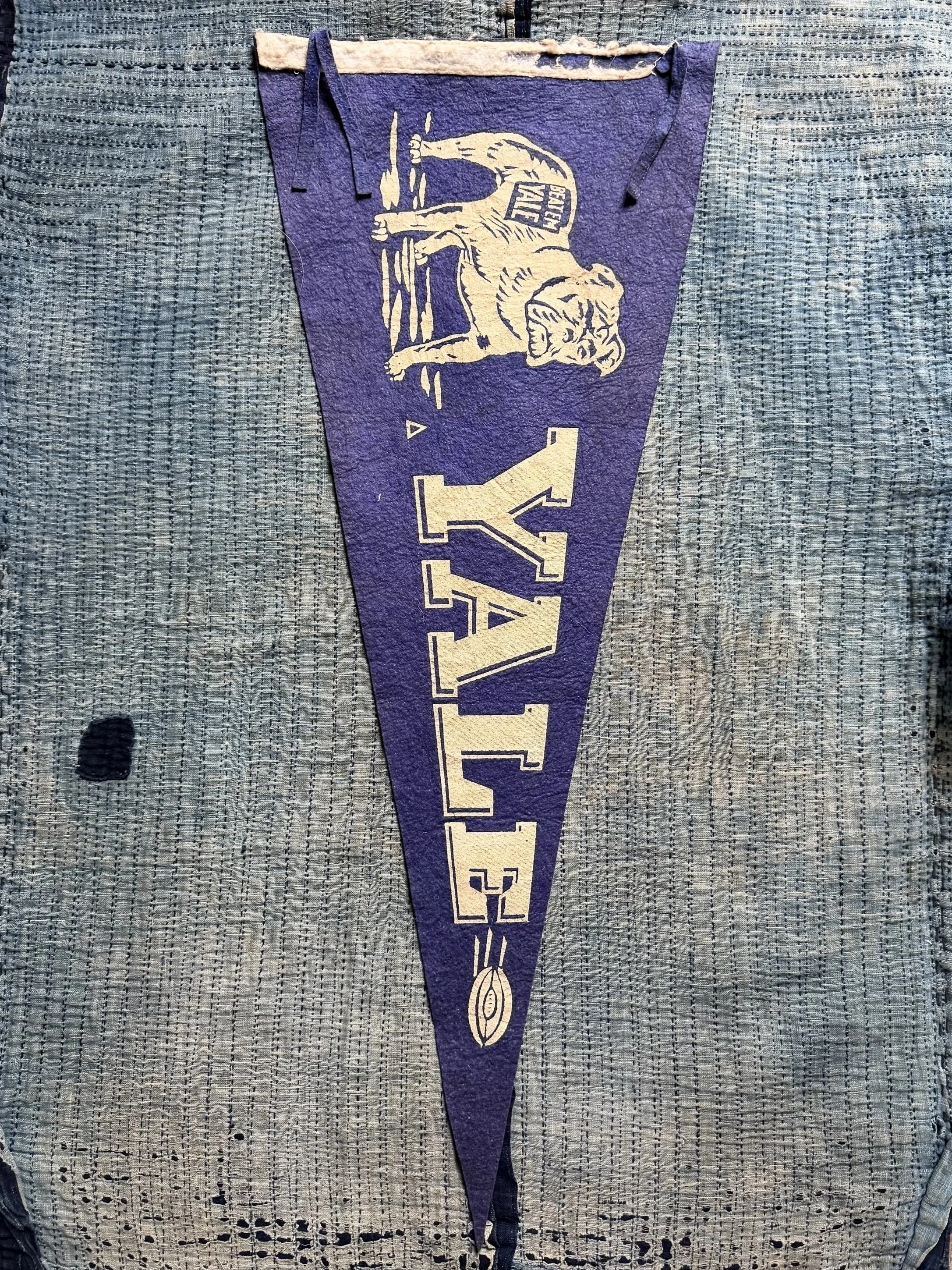 VINTAGE 1940's  “BEAT ’EM YALE” BULLDOG FELT PENNANT