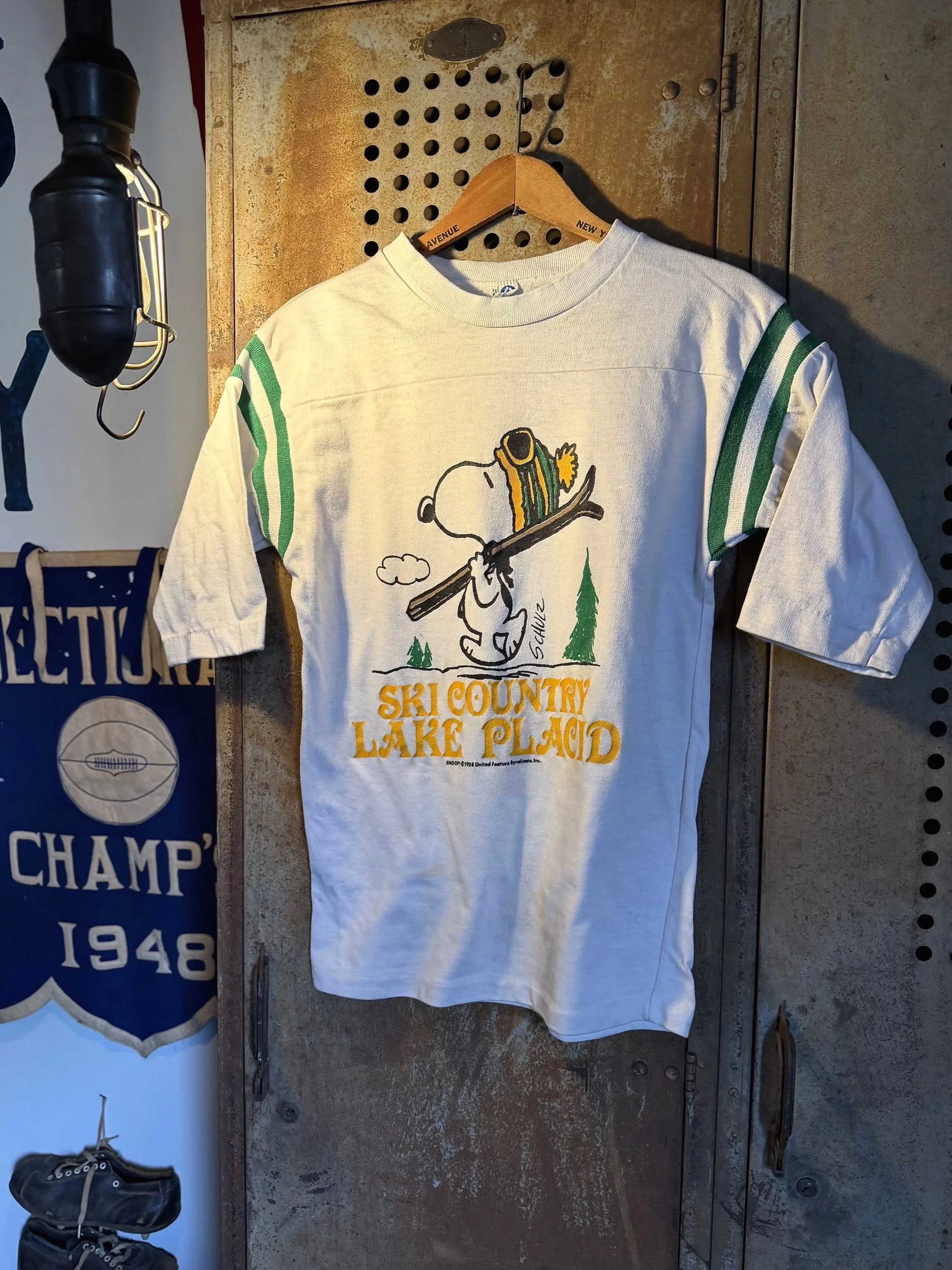 VINTAGE 1970's / 80's ARTEX SKI COUNTRY LAKE PLACID SNOOPY FOOTBALL TEE • S
