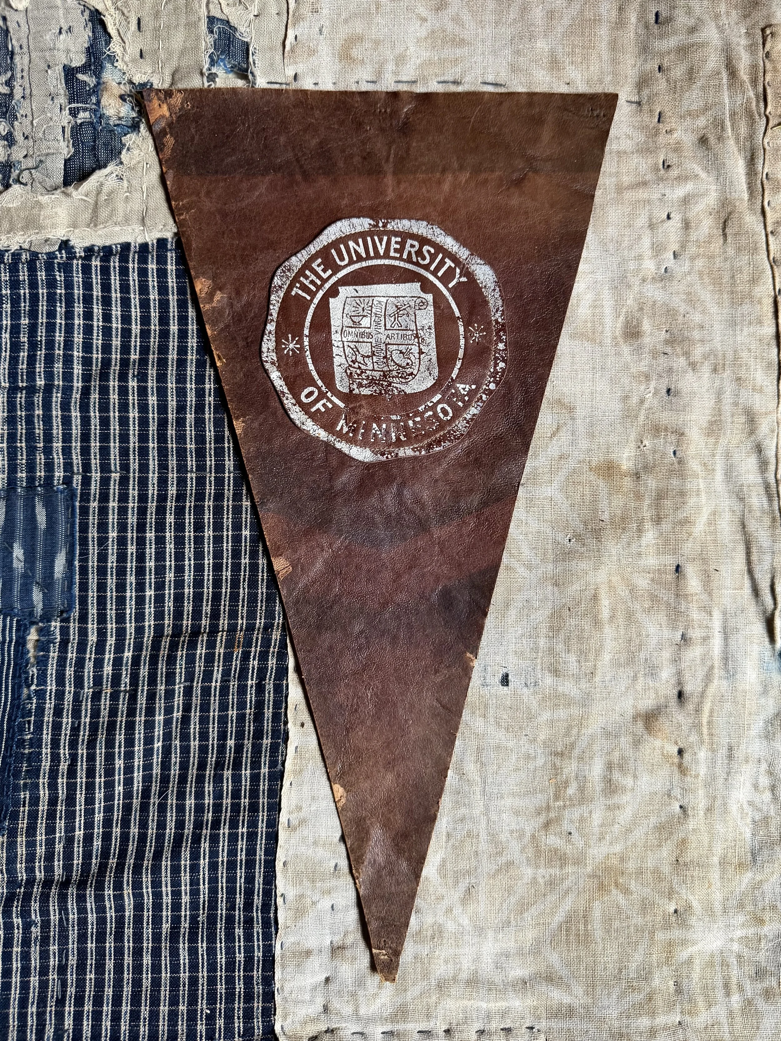 VINTAGE 1910's - 30's UNIVERSITY OF MINNESOTA LEATHER PENNANT