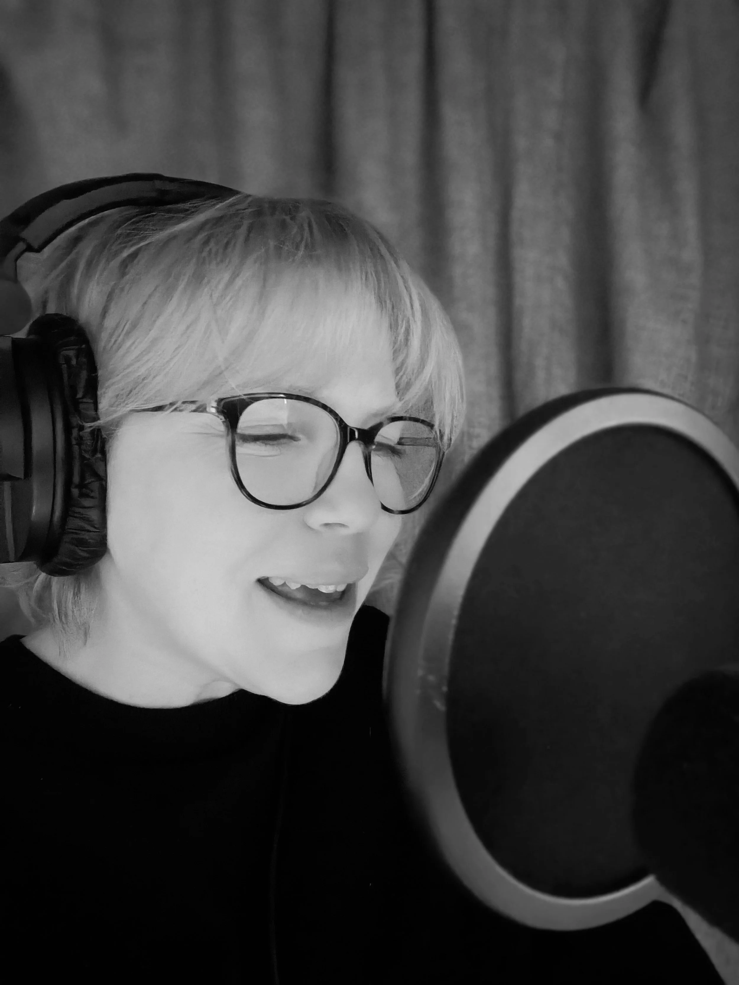 Laura Cox in the Studio