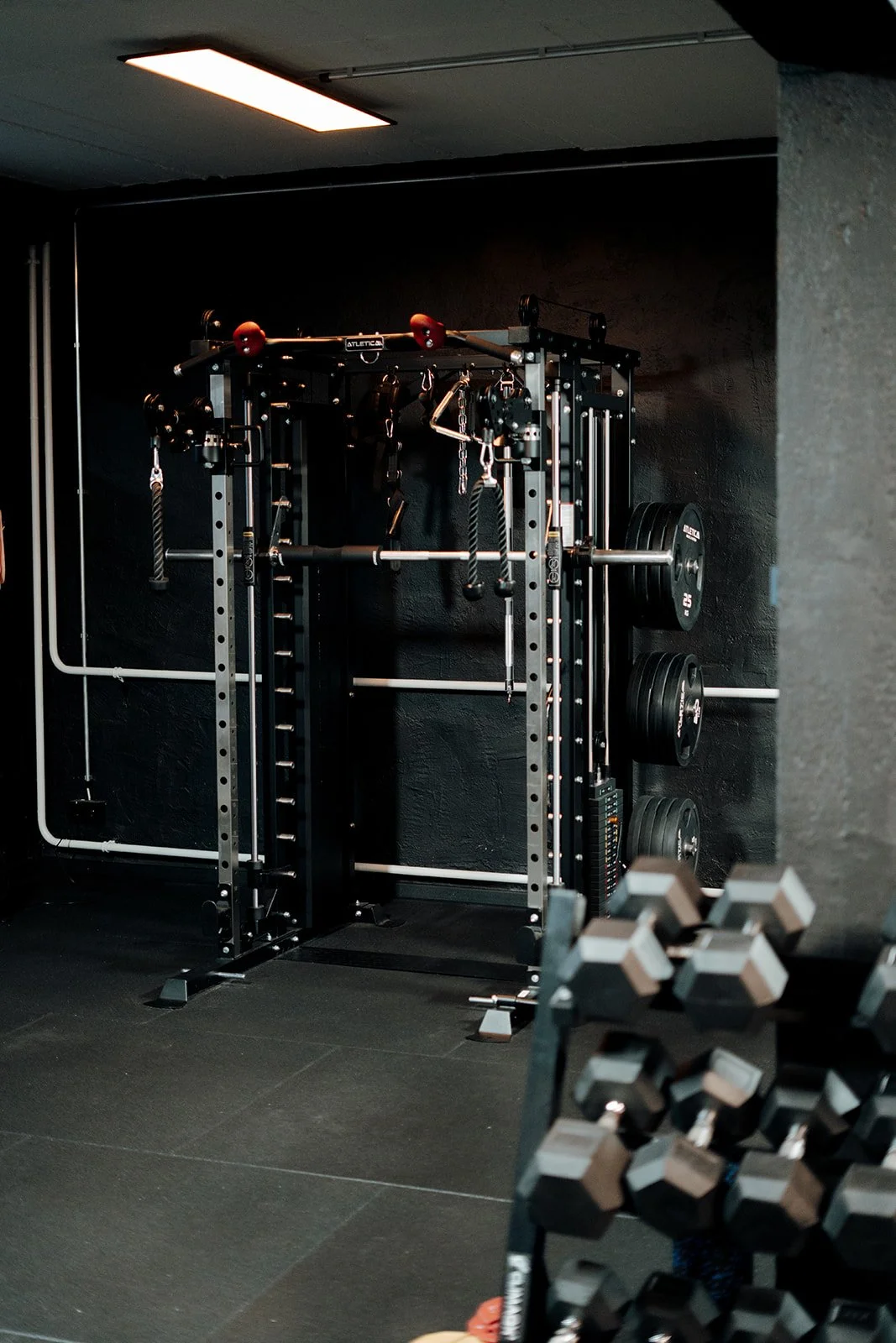 Innenansicht des Takis Bootcamp Fitnessstudios in Bruchköbel bei Hanau – moderne Trainingsgeräte und Trainingsbereich.