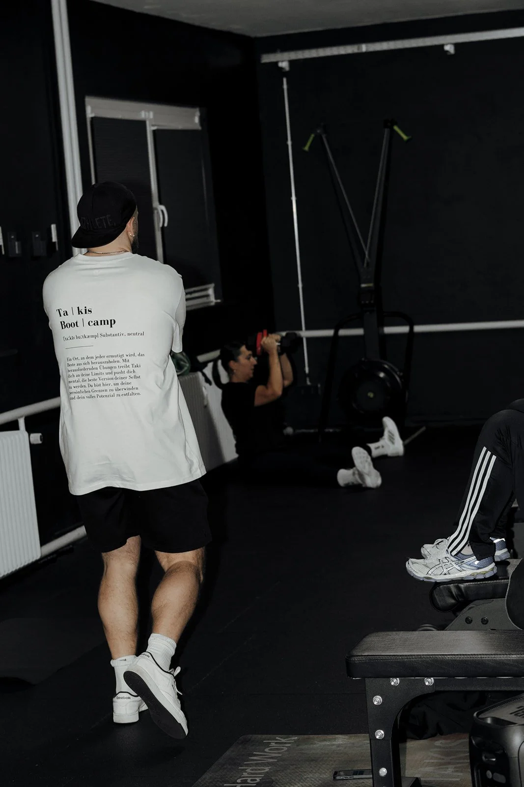 Gruppentraining im Takis Bootcamp Fitnessstudio Bruchköbel – maßgeschneidertes Workout unter Anleitung von Trainer Takis für Bruchköbel, Hanau und Maintal.