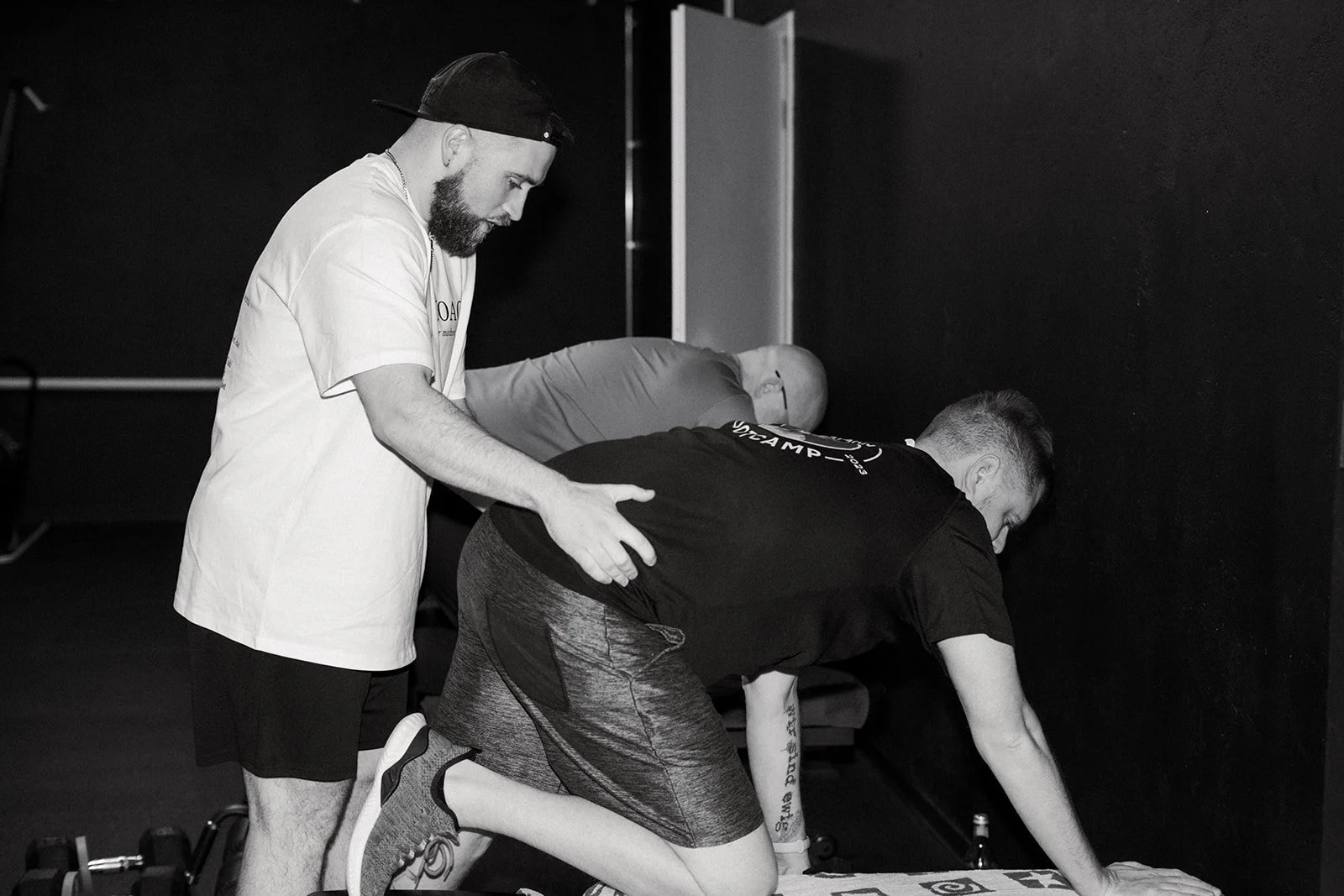 Bootcamp-Gruppentraining im Fitnessstudio Bruchköbel – Personaltrainer Takis betreut motivierte Teilnehmerinnen und Teilnehmer aus Bruchköbel, Hanau und Maintal.