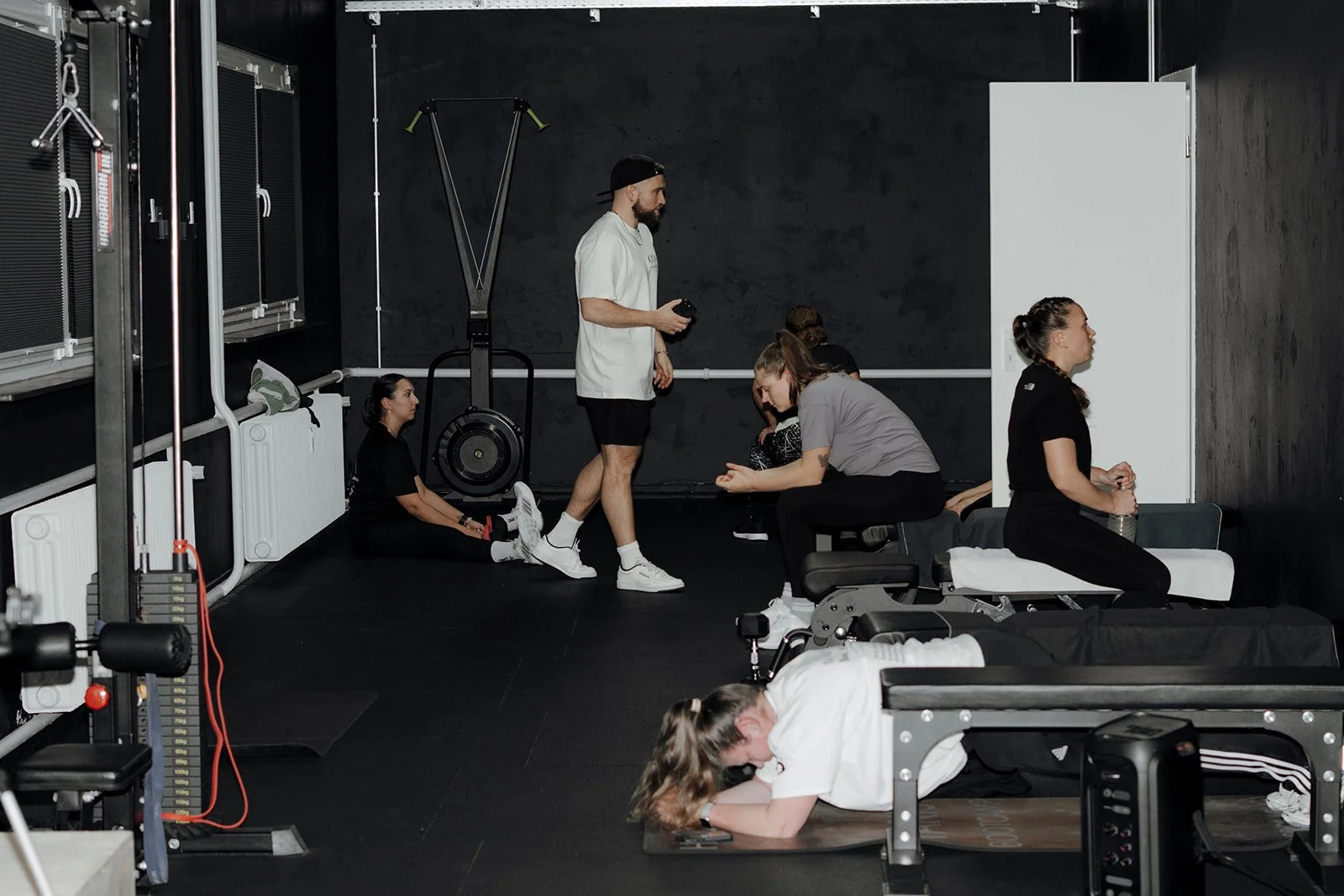 Gruppentraining mit Personaltrainer Takis im Fitnessstudio Bruchköbel – individuelles Workout für Bruchköbel, Hanau und Maintal.