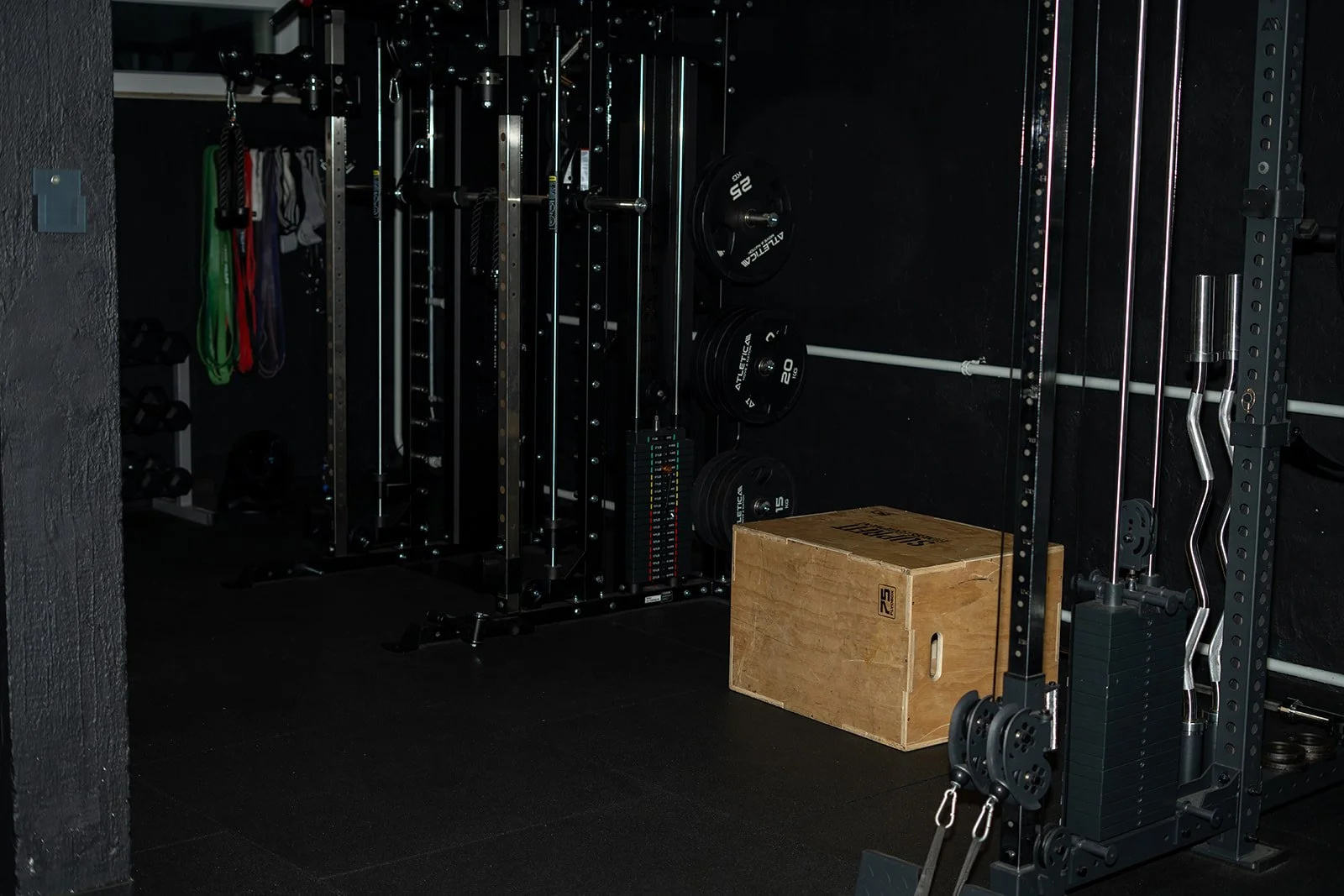 Takis Bootcamp Gym in Bruchköbel bei Hanau – Fitnessstudio mit Personaltrainer und individuellen Trainingsmöglichkeiten.