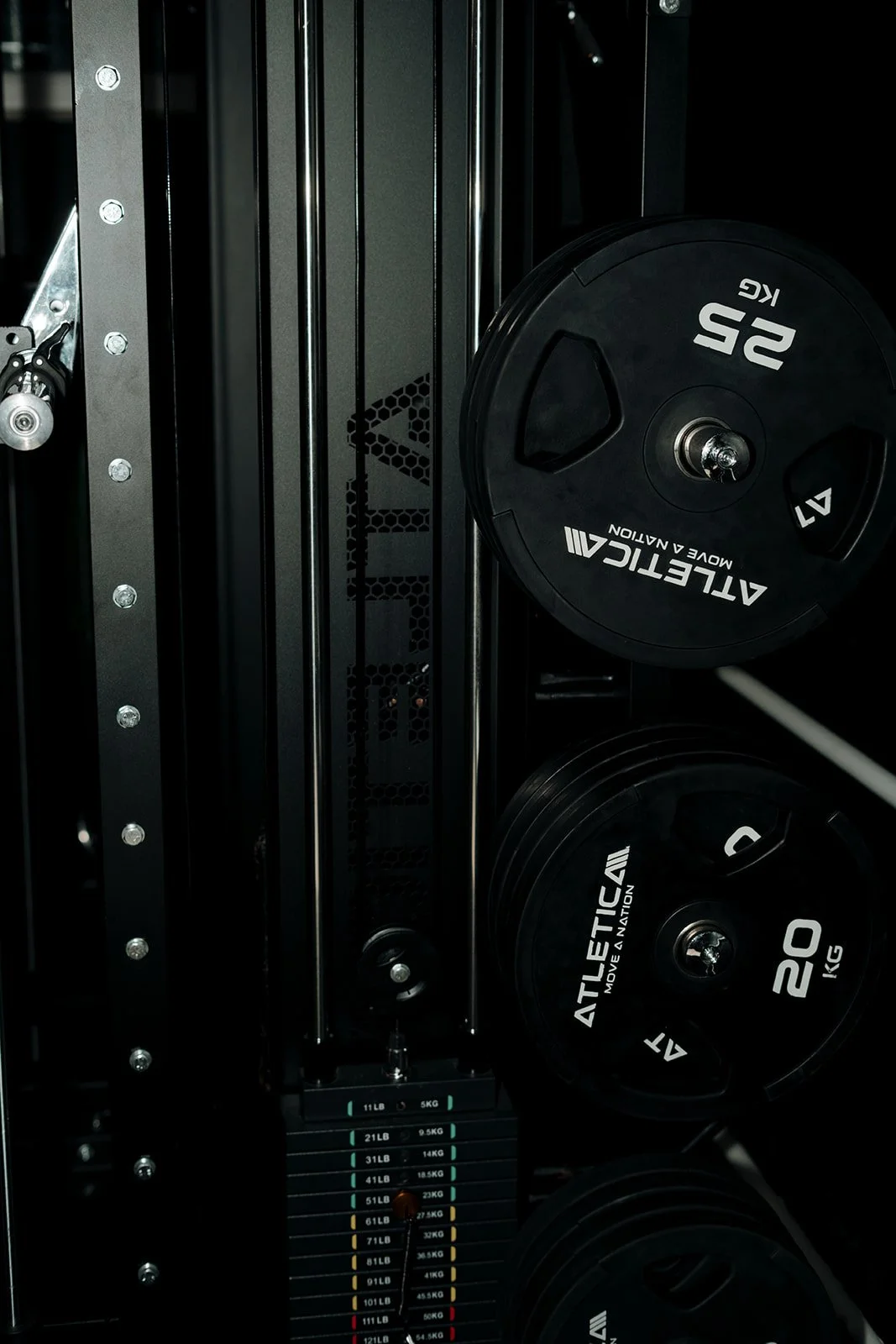 Hanteln und Gewichte im Takis Bootcamp Fitnessstudio Bruchköbel bei Hanau – ideal für Krafttraining und Personaltraining.“