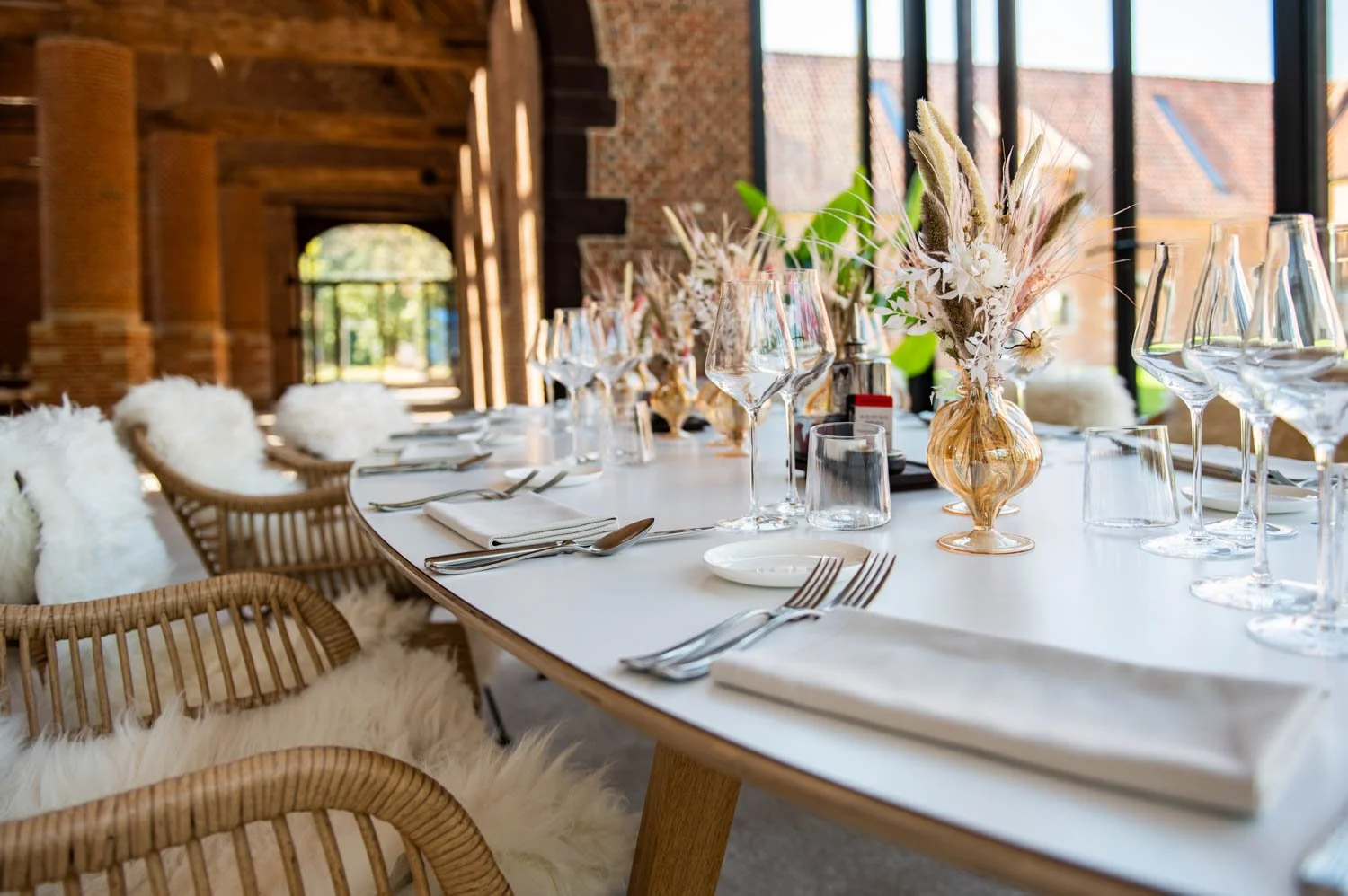 Gedekte tafel in Hoeve De Vleug klaar voor een event