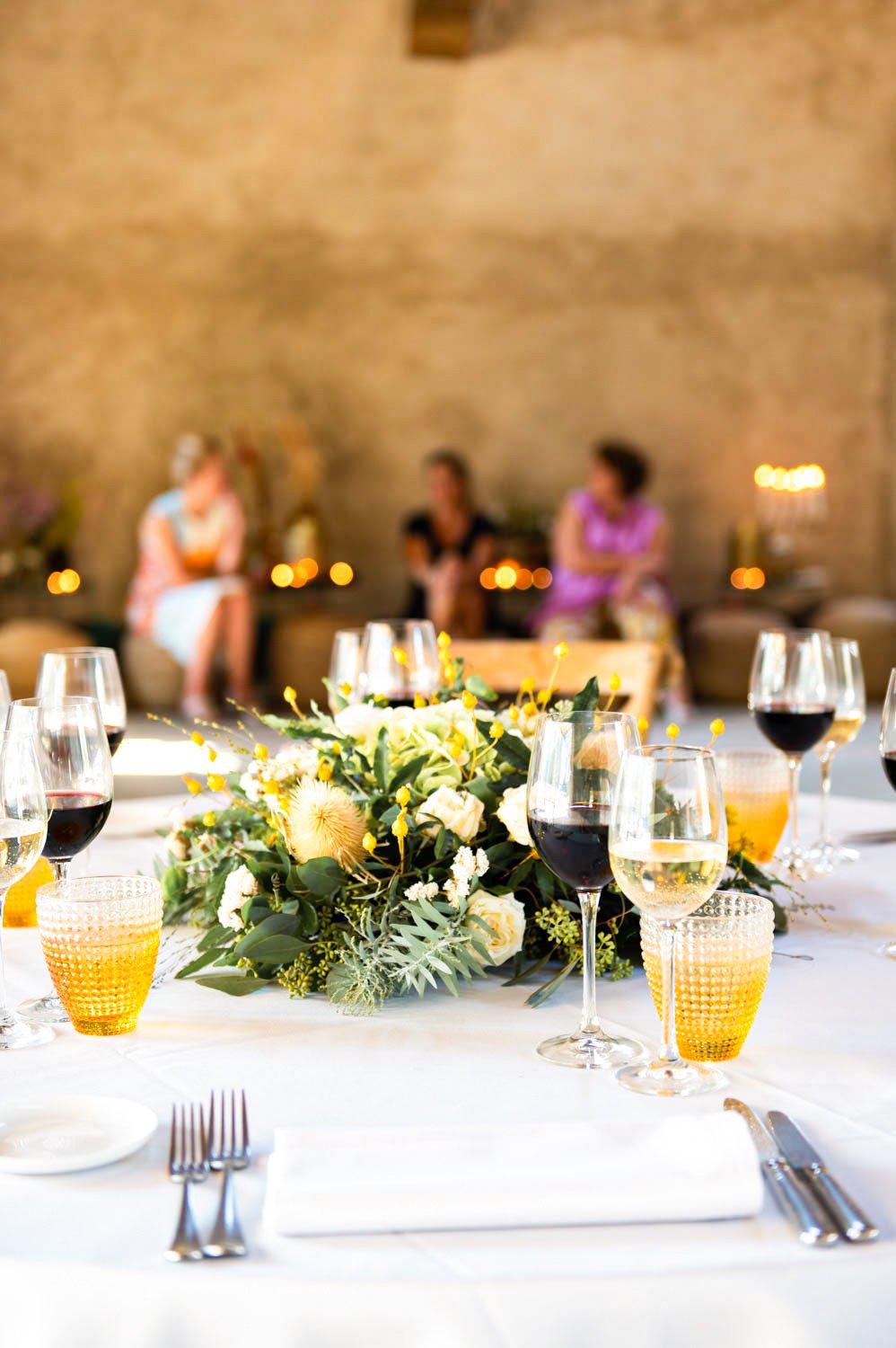 Cocktailglazen klaargezet voor de receptie in Hoeve De Vleug