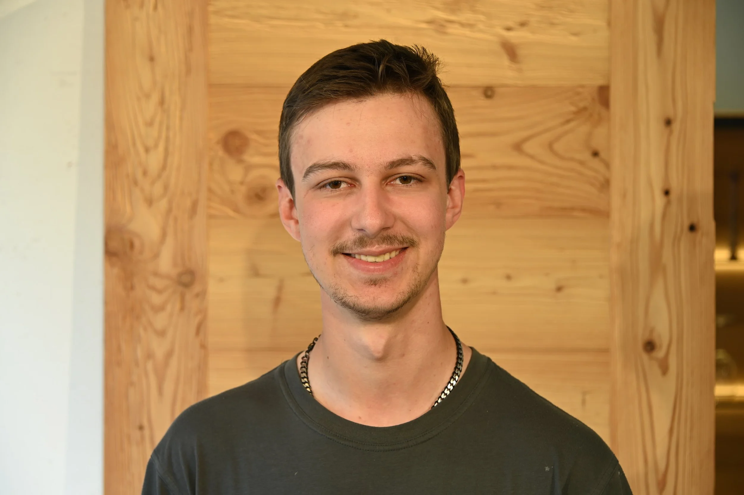 Yanick Schorer, Schreiner