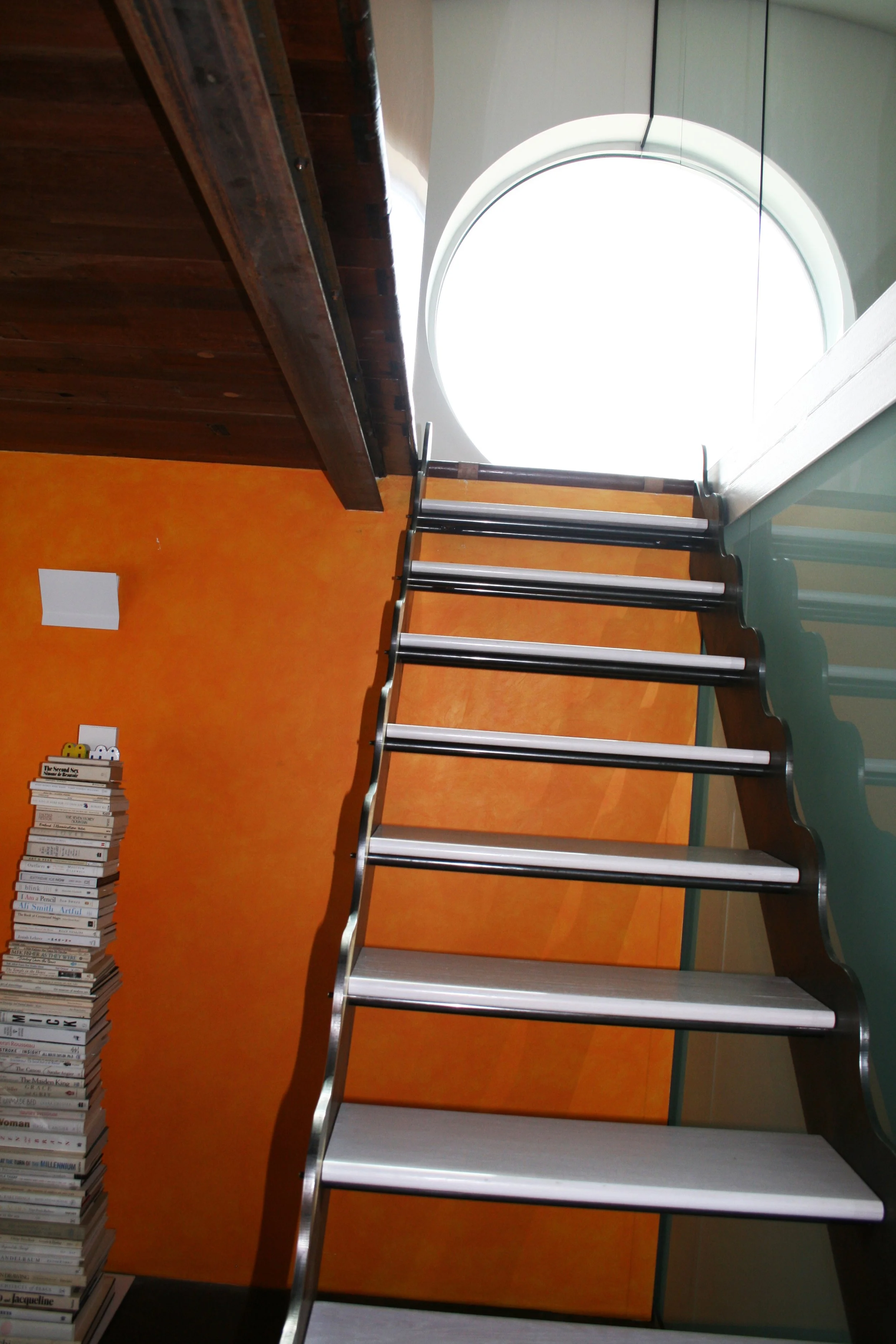 upstairs to m bedroom.jpg