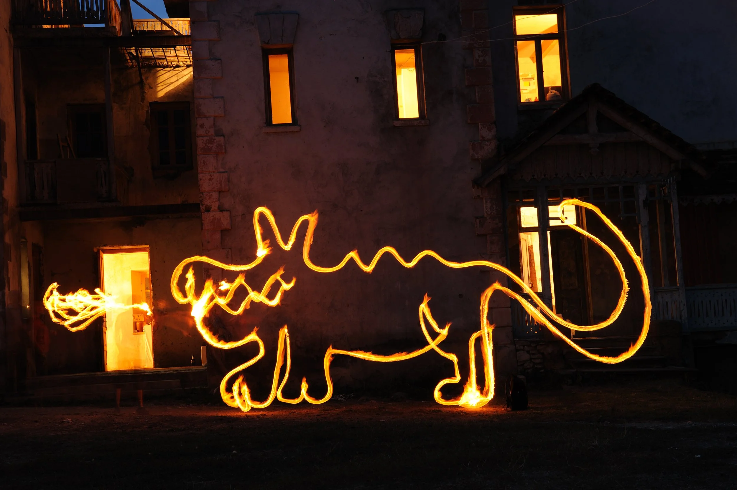 Freezlight Teqnikue. Drawing in Space with various Light Sources (2).jpg