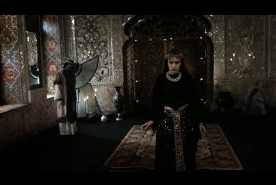 Artist Nino Moseshvili portrays the queen’s mysterious servant.