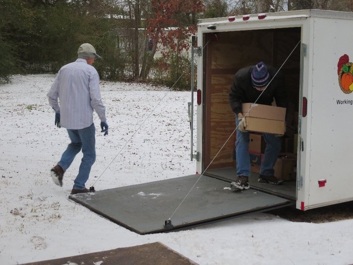 wal_mart_unloading_joe_gb.jpg
