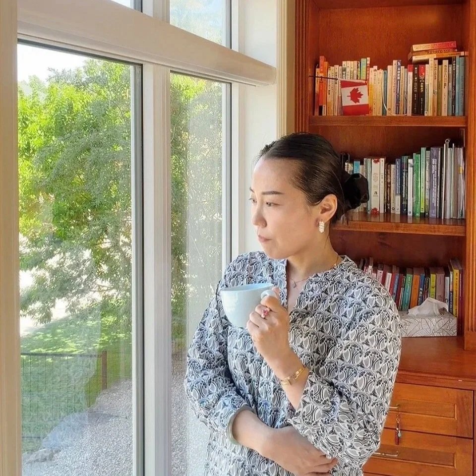 Tong Tong, Therapist. Therapy for anxiety, depression, relationship challenges, trauma in Alberta, Ontario in Chinese Mandarin.