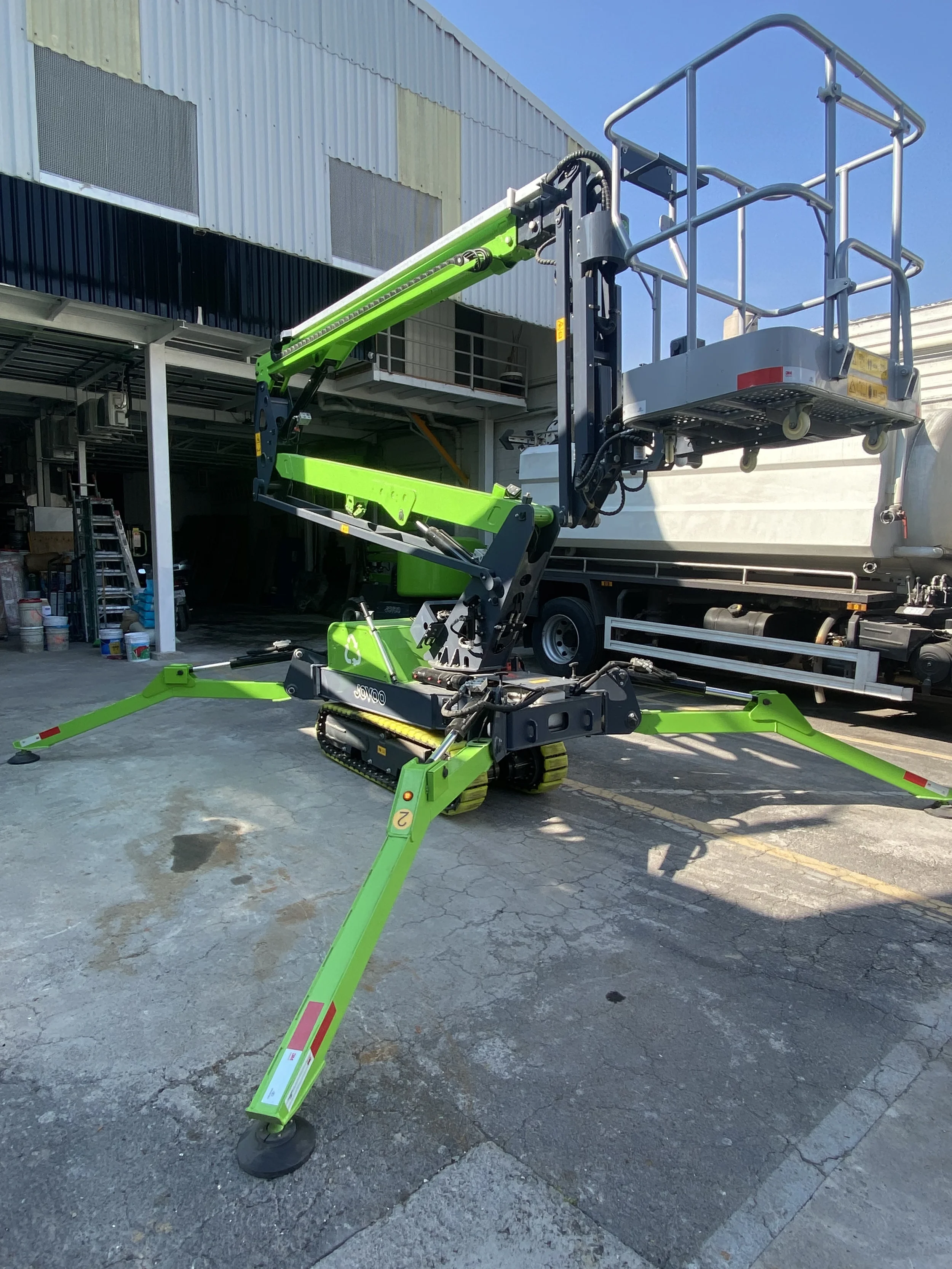 Renta de plataforma tipo araña 15m en cdmx