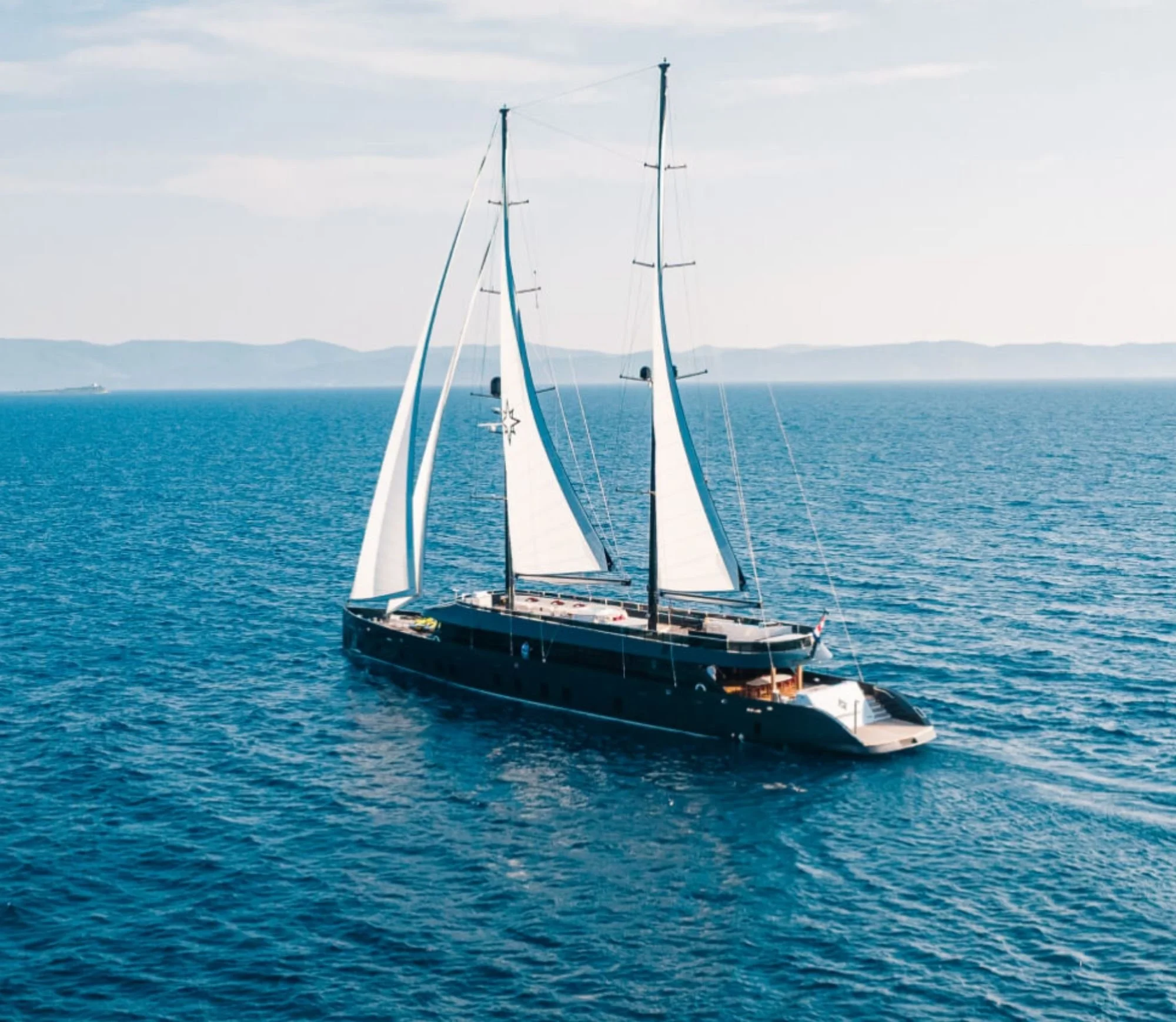SAILING YACHT REPOSADO
