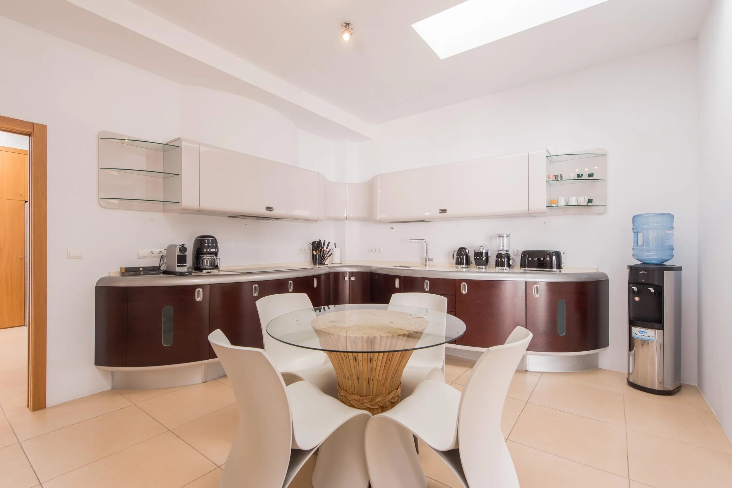 Full kitchen (1).jpg