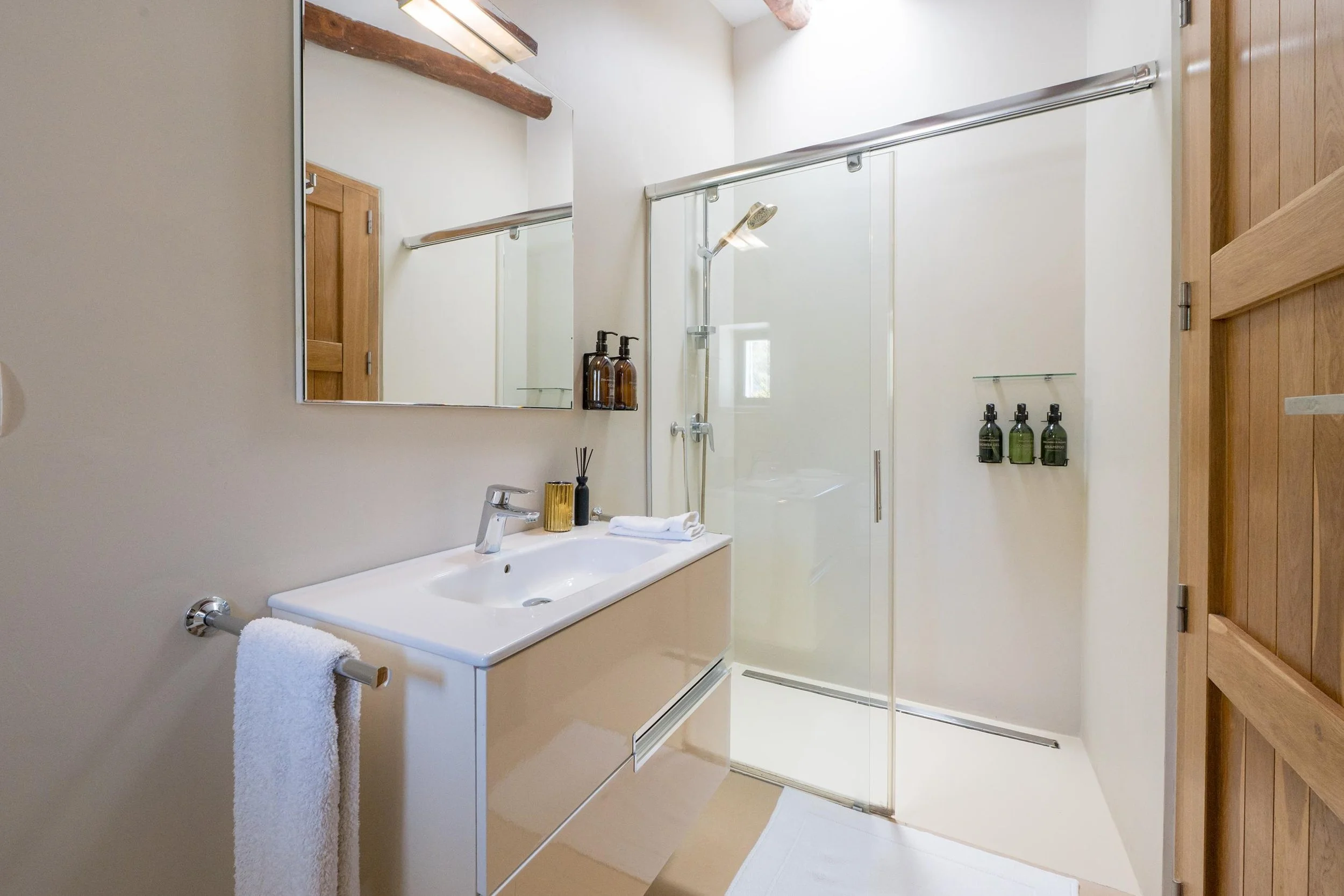 Bathroom 6.jpg