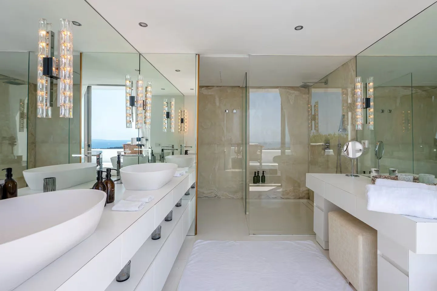 Bathroom 1 .jpg