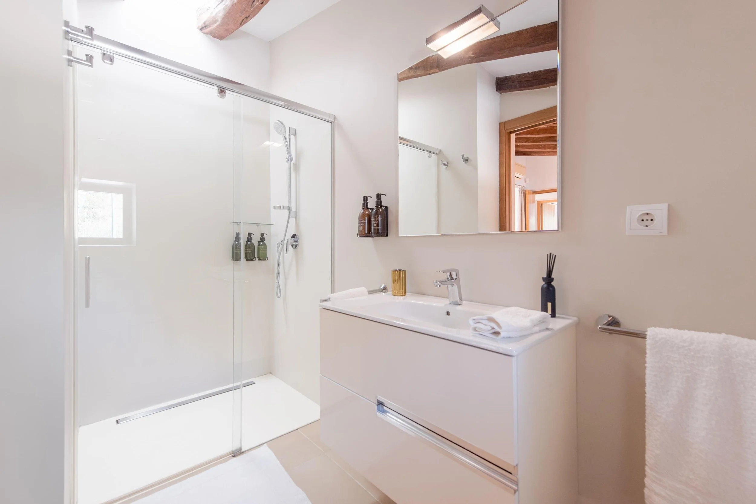 Bathroom 4.jpg